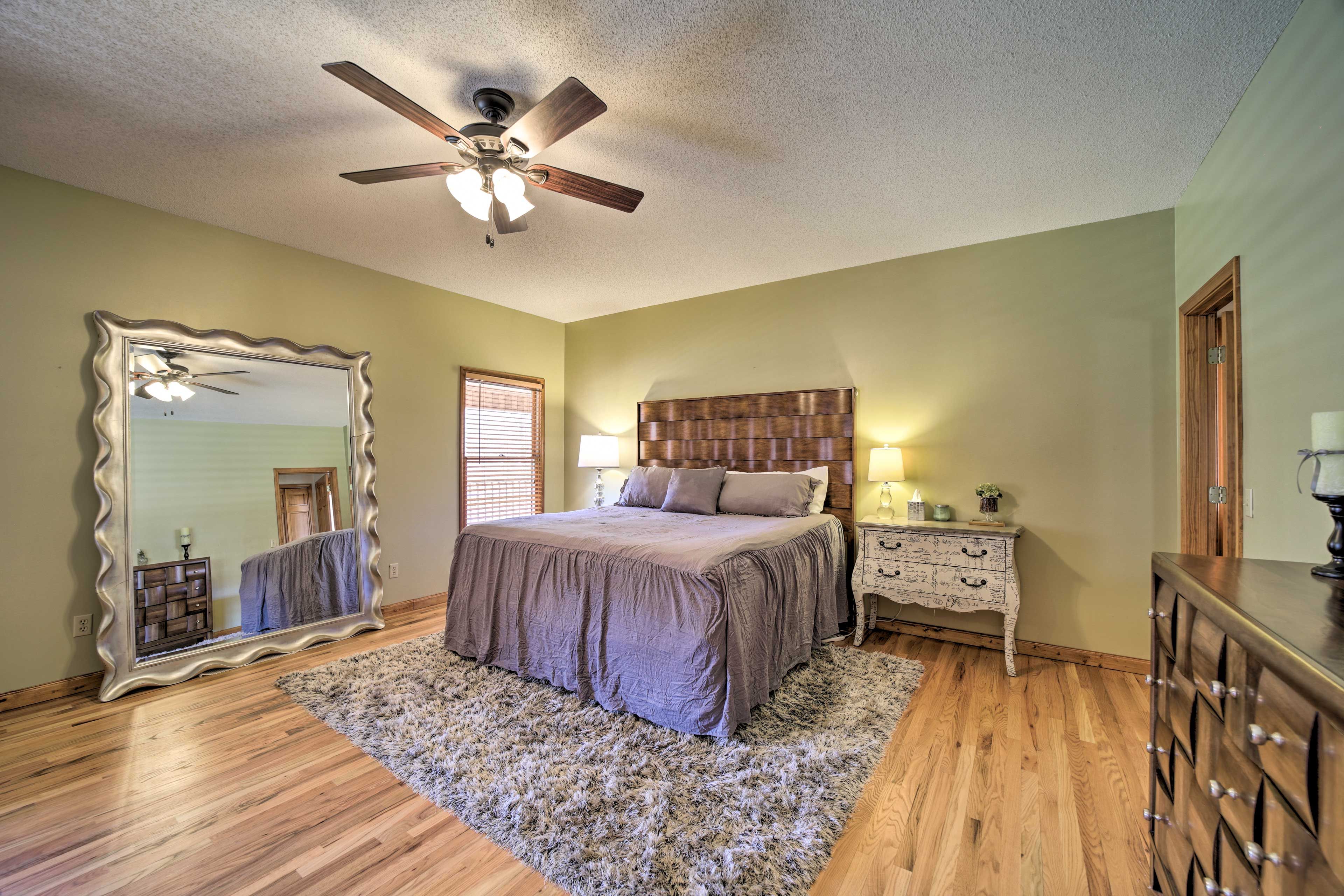 Bedroom 1 | King Bed | Main Floor