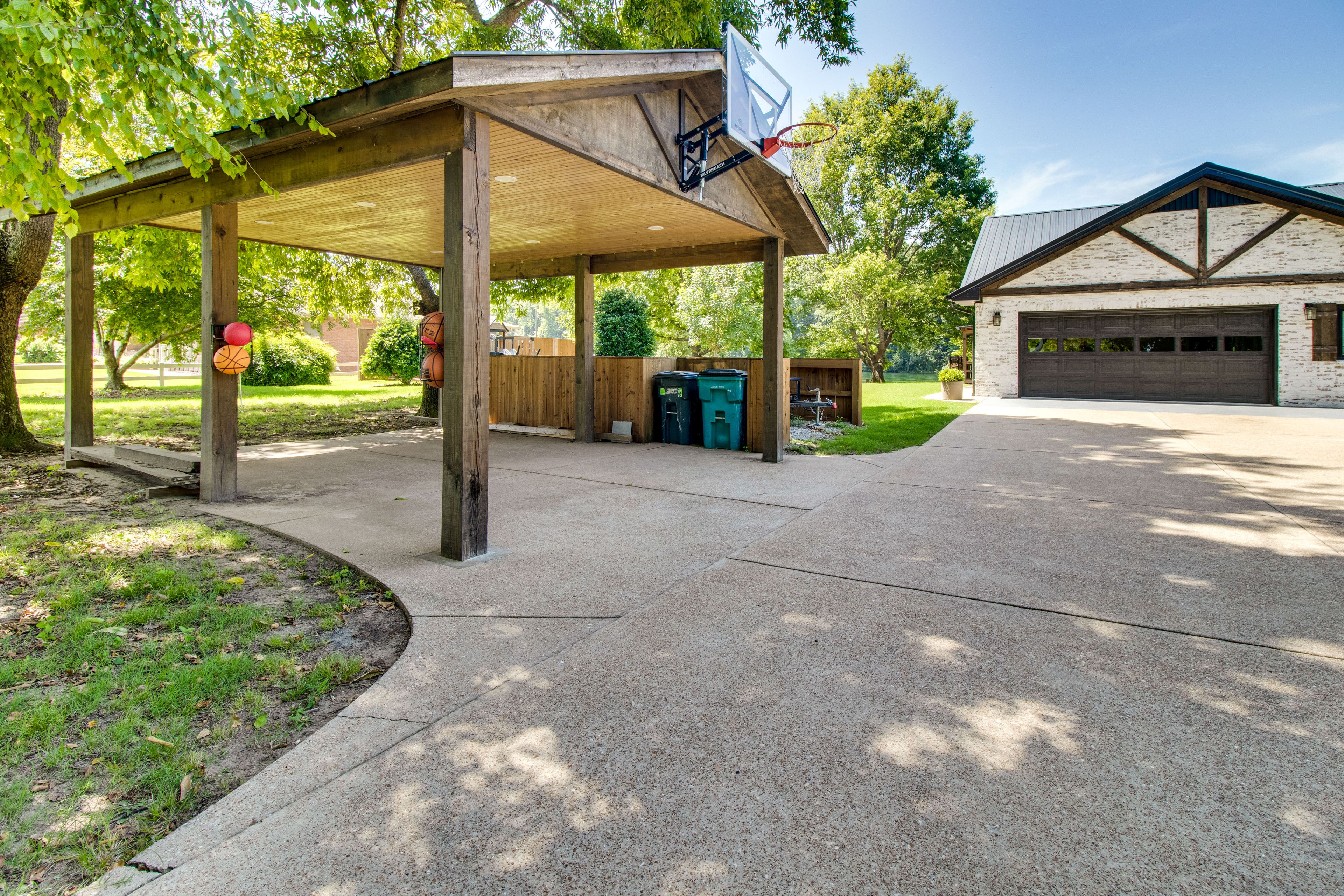 Parking | Garage (2 Vehicles) | Driveway & Carport (6 Vehicles)