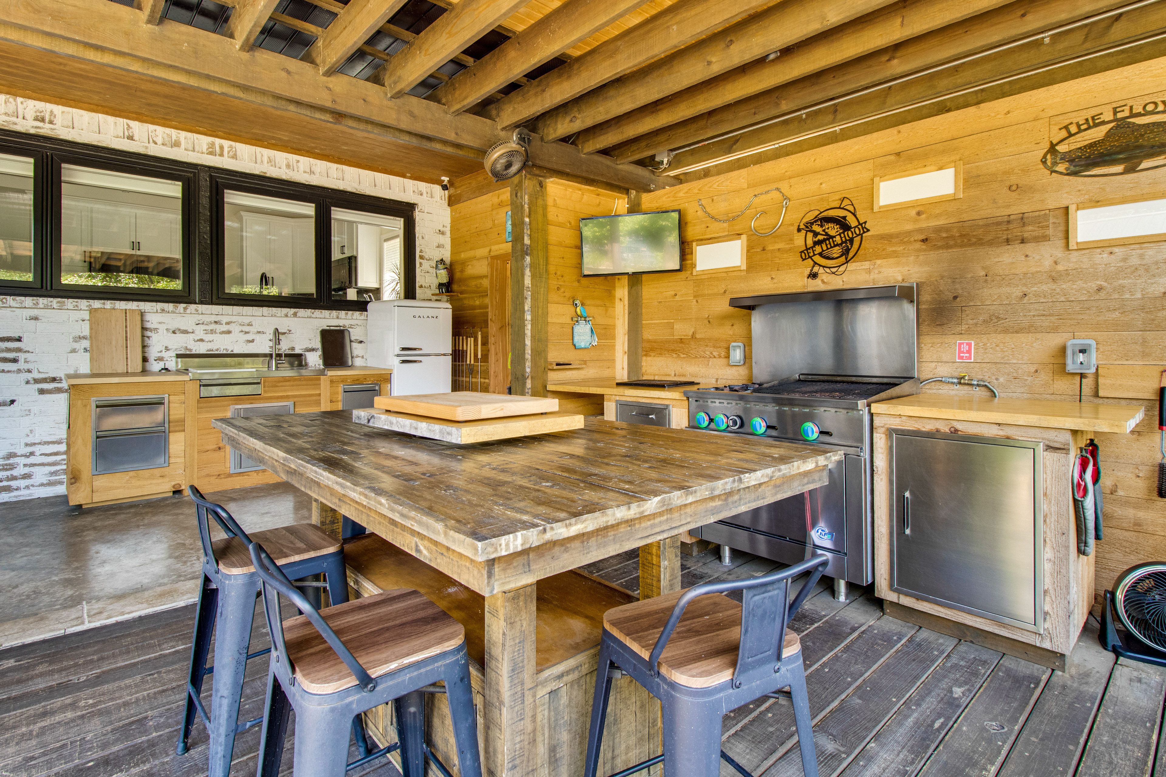 Outdoor Kitchen