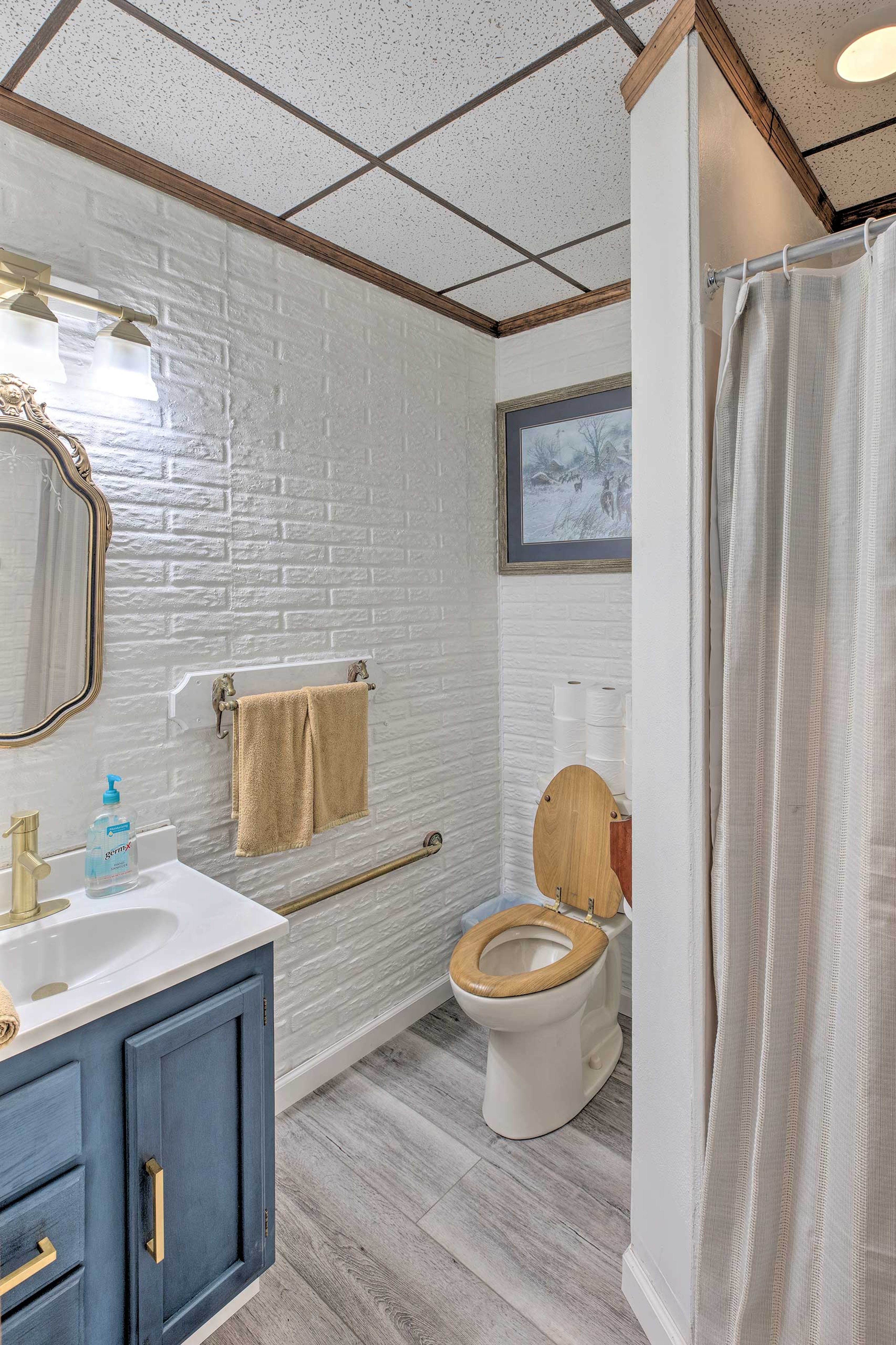 Full Bathroom