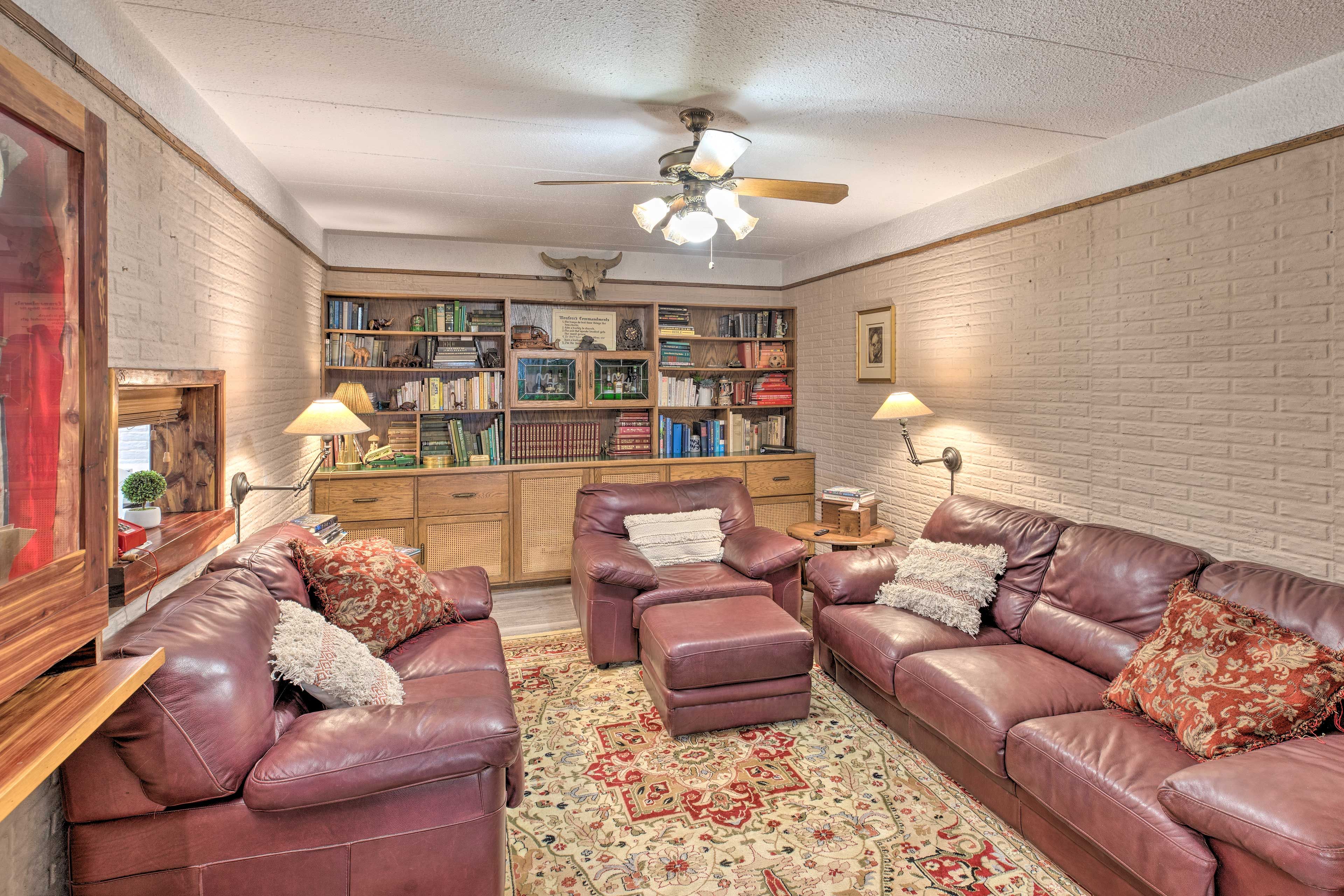 Library | Dog Friendly w/ Fee | Central Heating & Air Conditioning