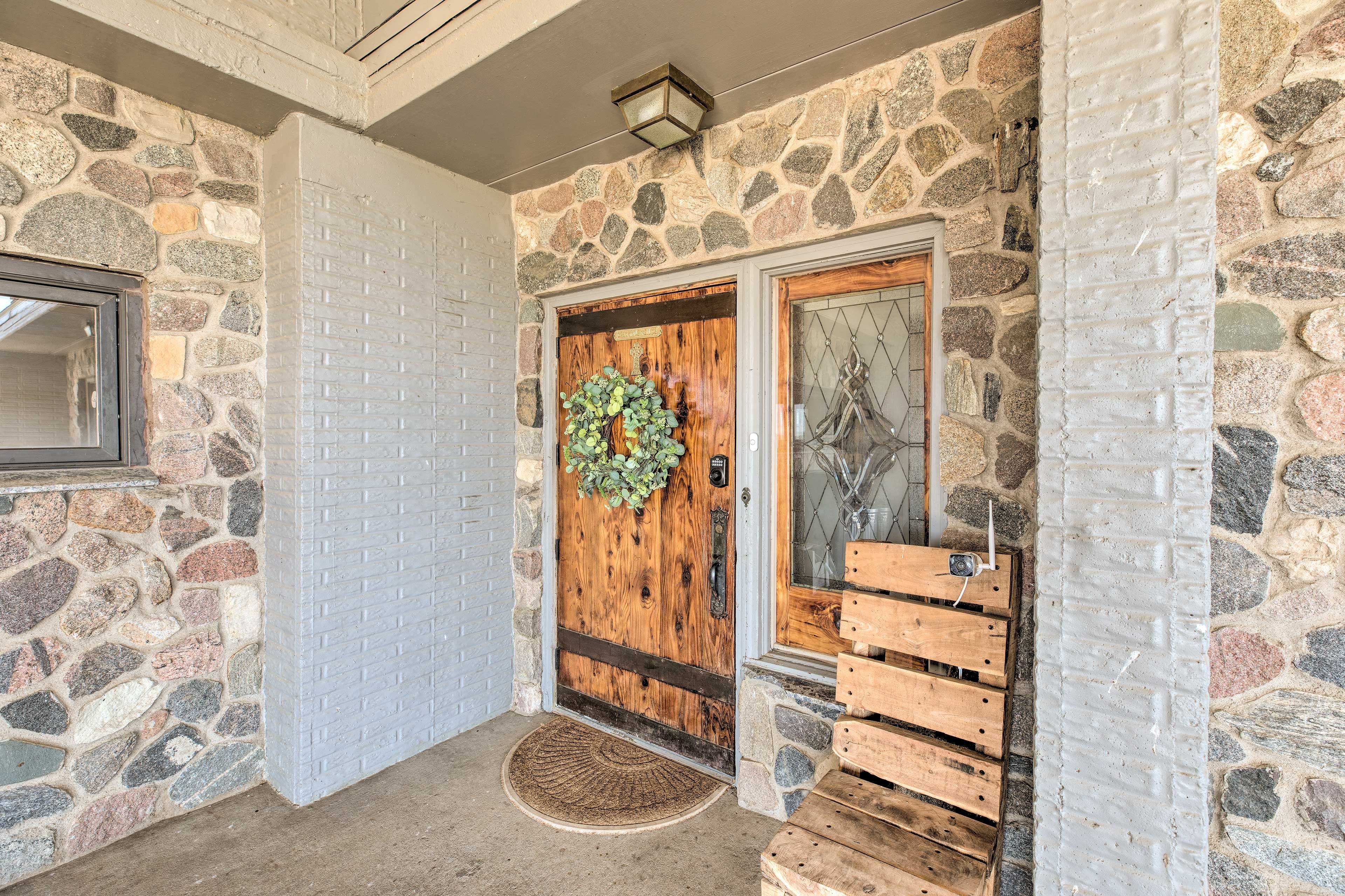 Entry | Keyless Entry | 1 External Security Camera (Facing Out)
