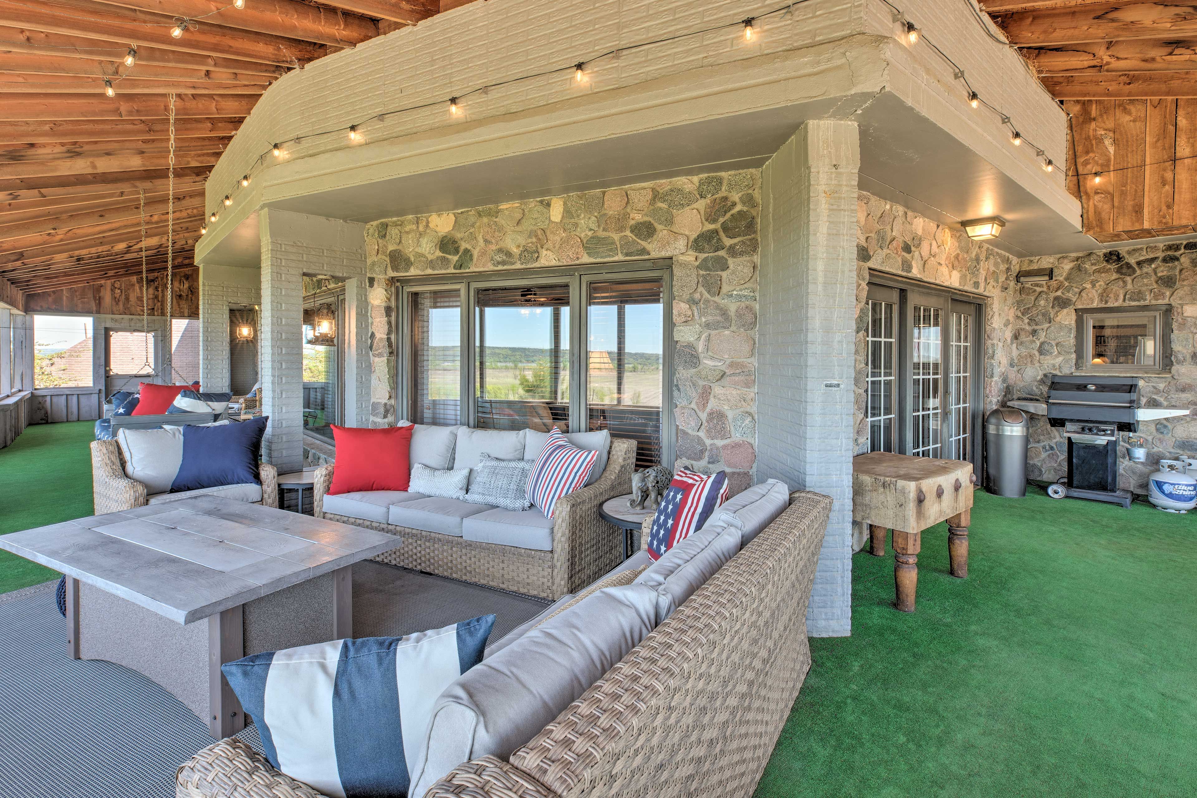 Screened Porch | Gas Grill | Dining Area | Hammock