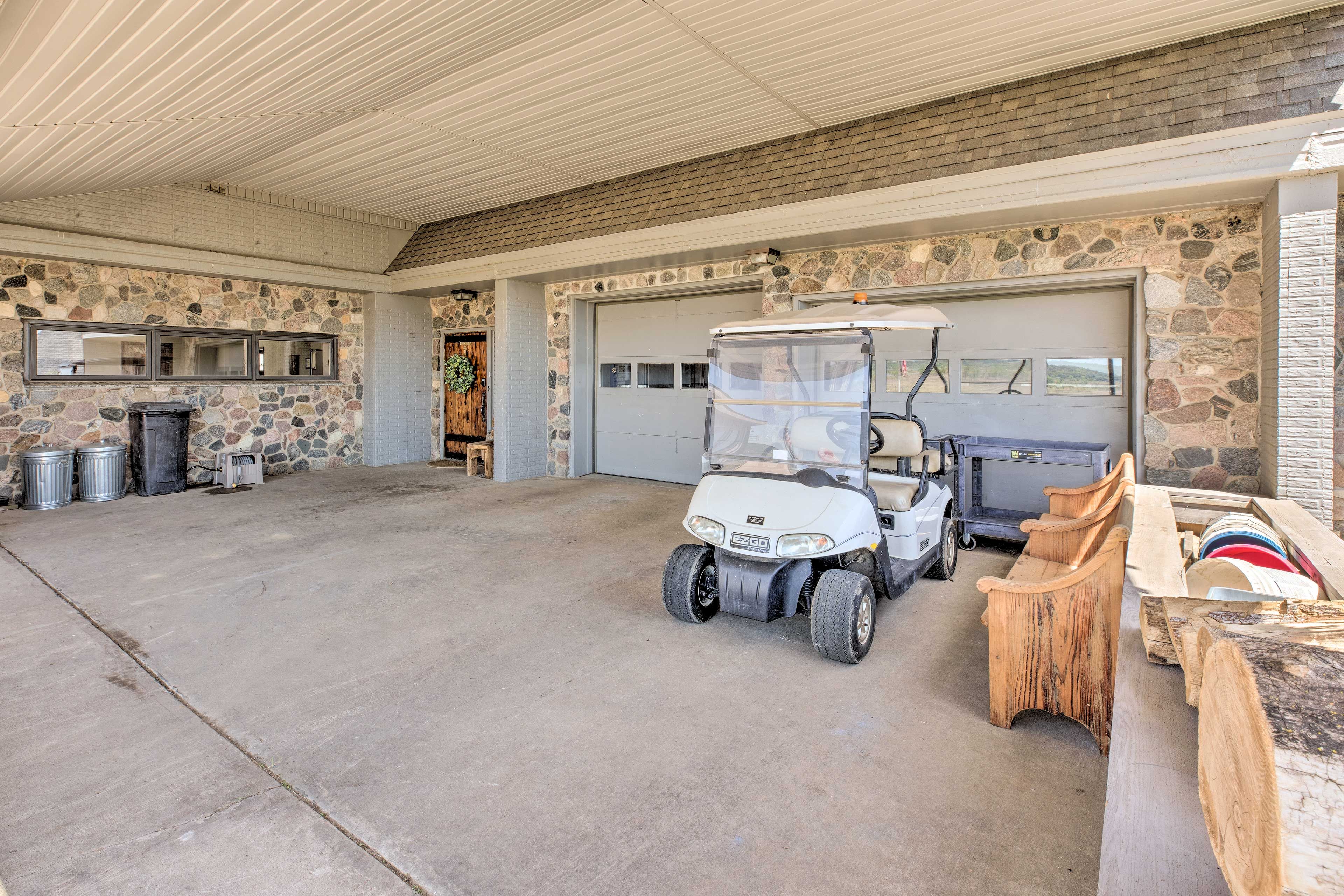 Exterior | Golf Cart | Private Yard