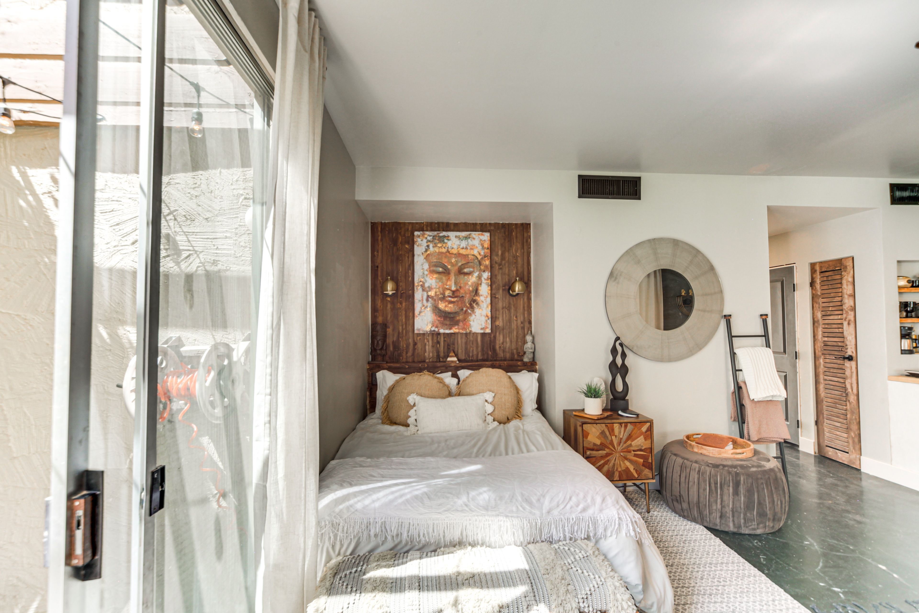 Studio | Queen Bed | Linens Provided