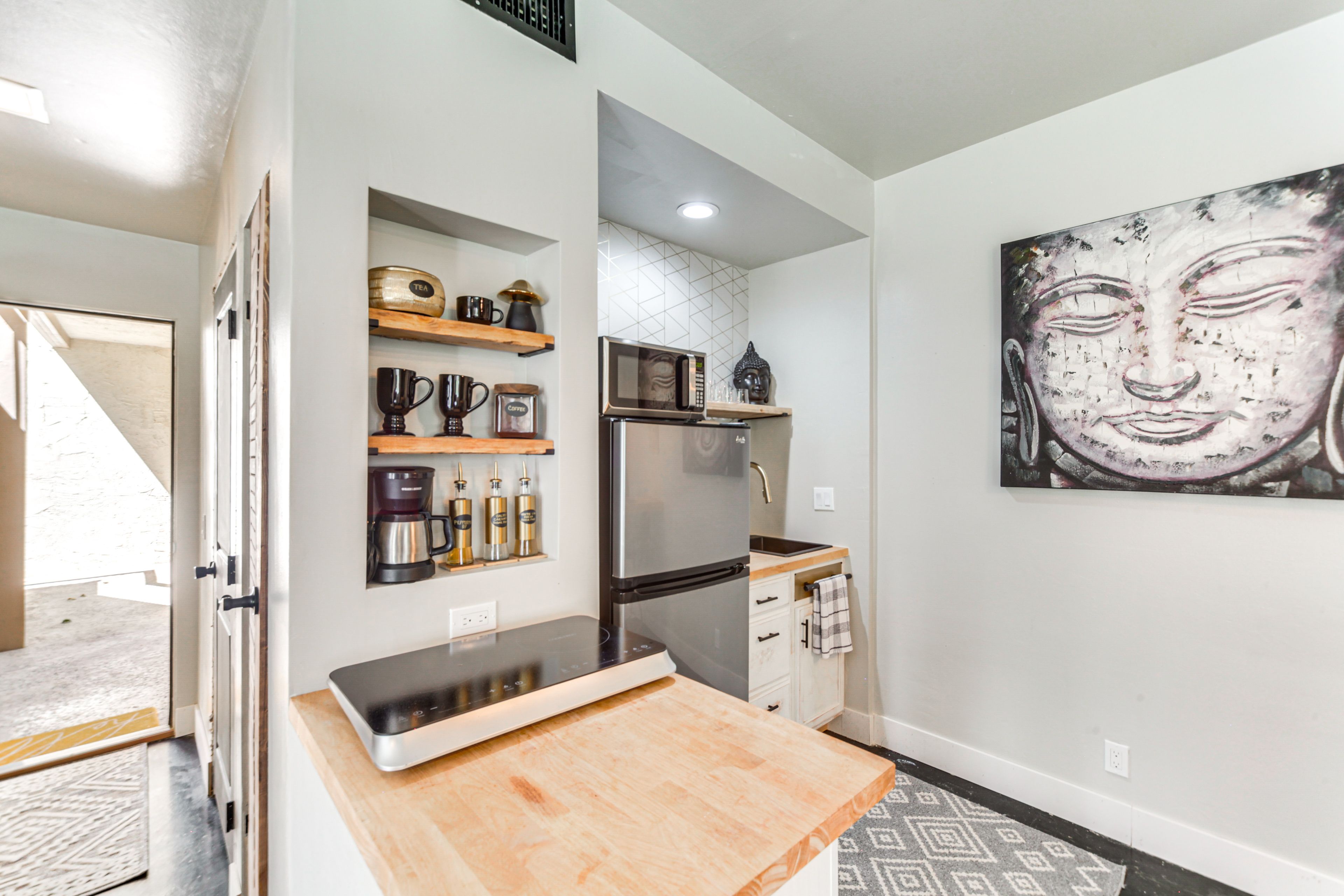 Kitchen | Well-Equipped | Stove | Microwave | Toaster Oven | Cooking Basics