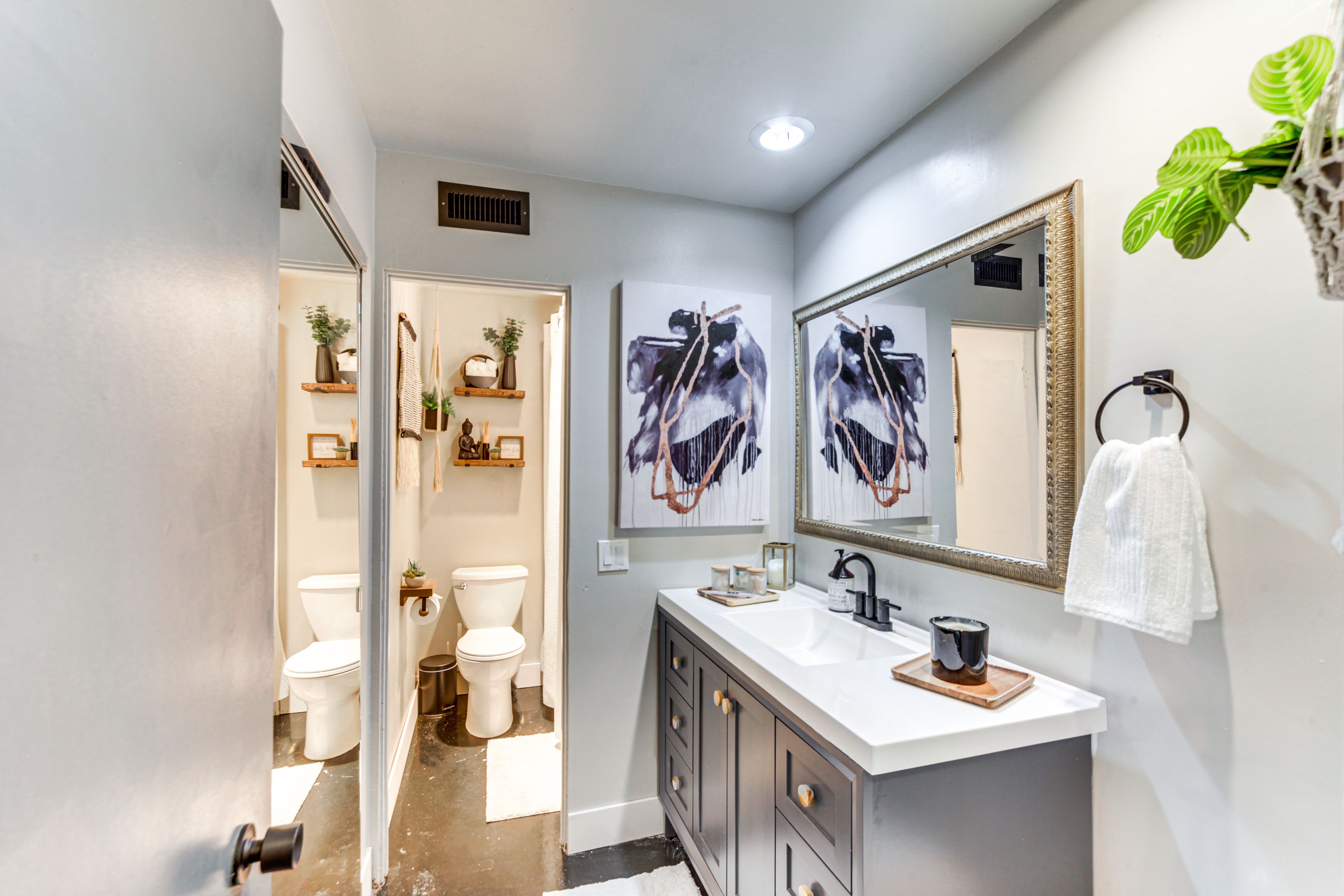 Full Bathroom | Towels Provided | Complimentary Toiletries