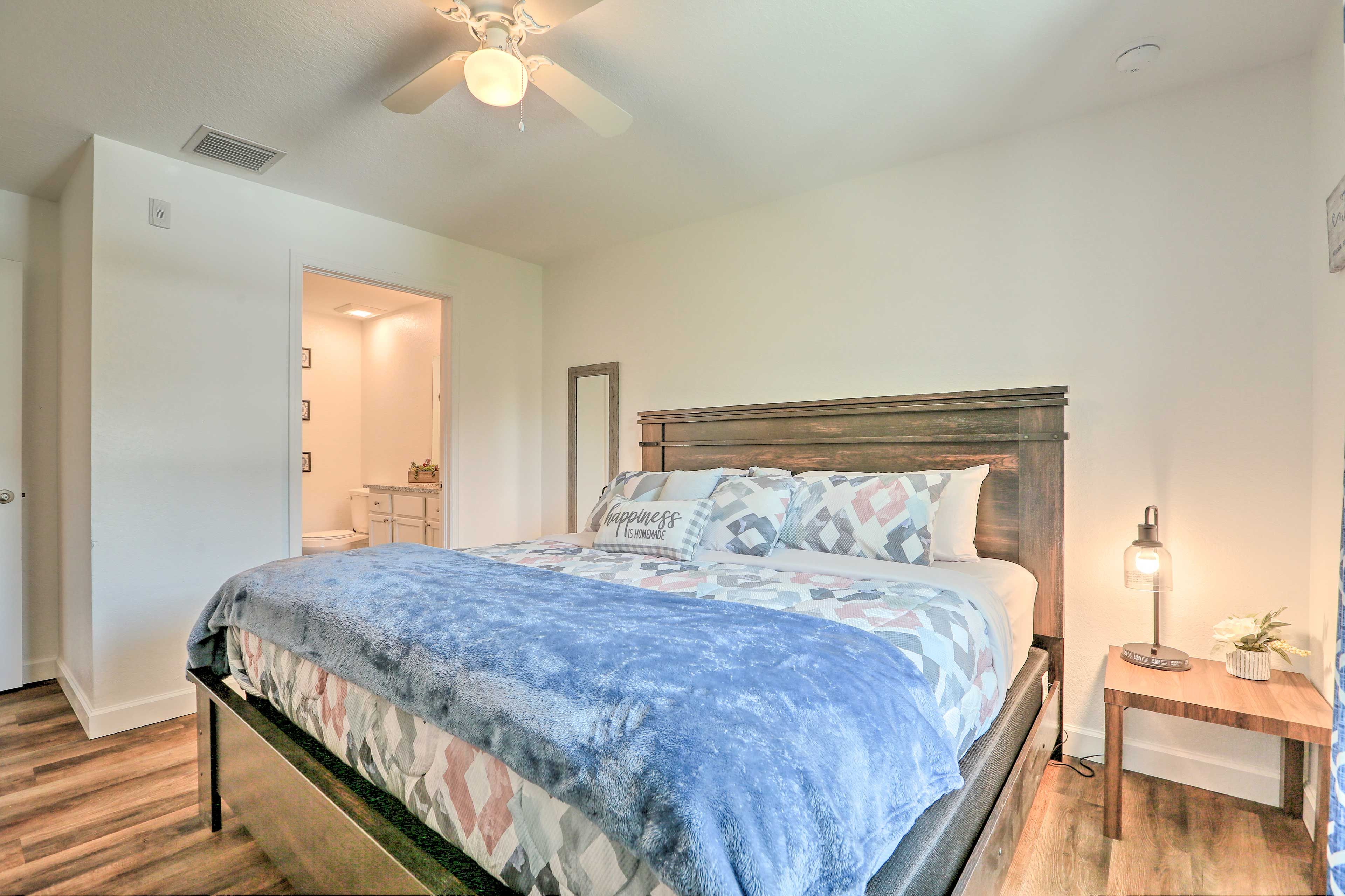 Bedroom 1 | King Bed