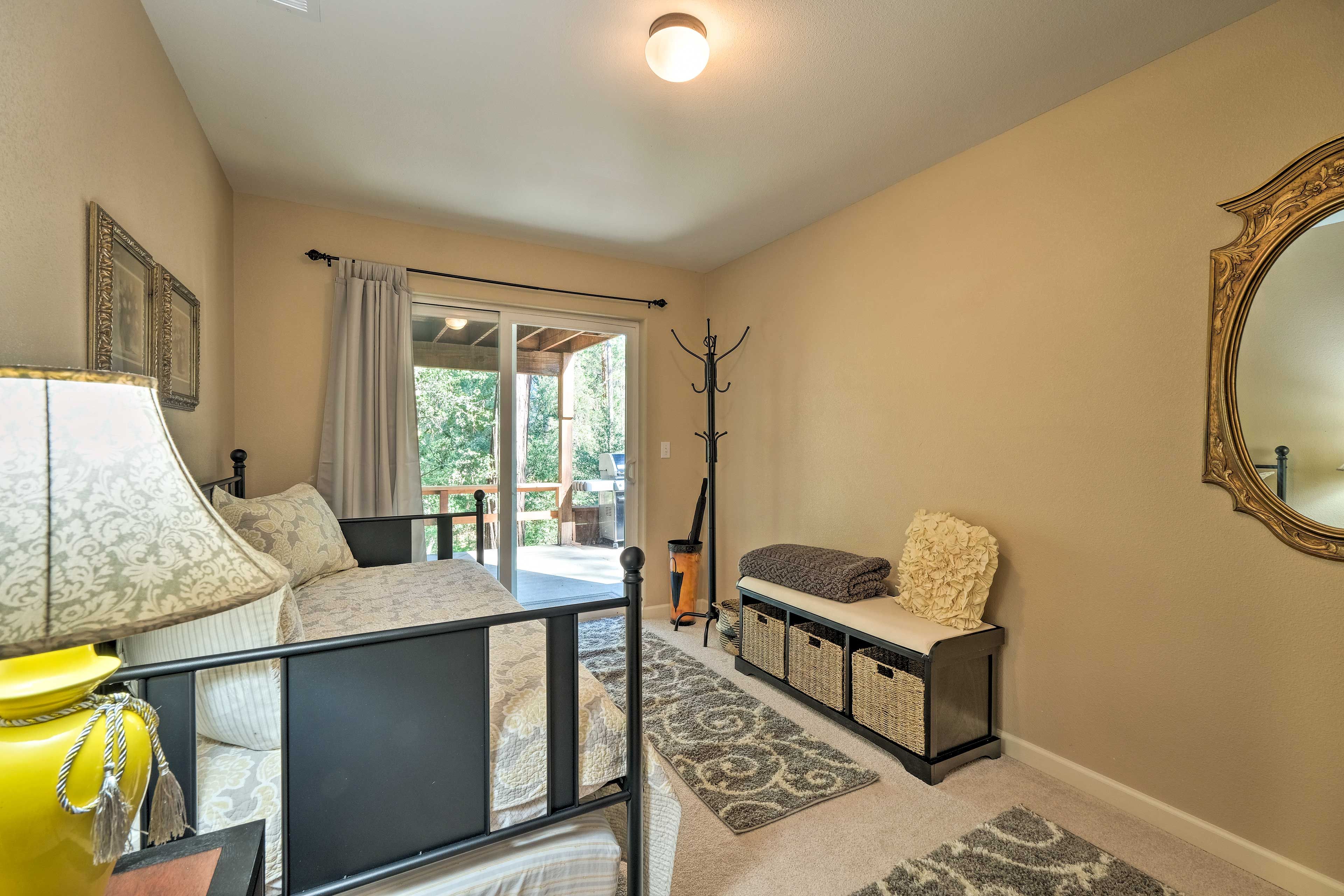Bedroom 2 | Twin Bed w/ Twin Trundle