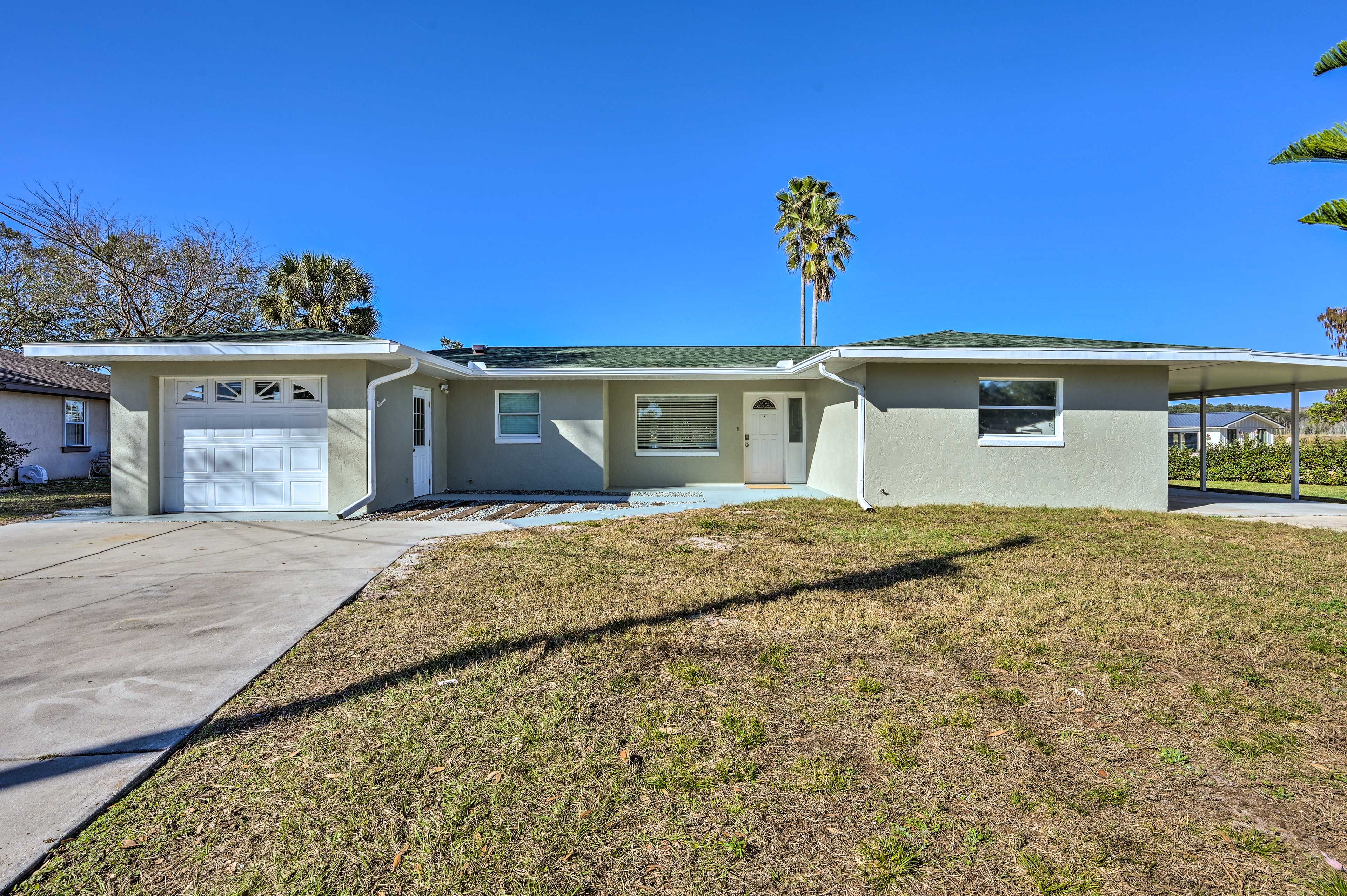 Home Exterior | Direct Lake Access | Local Wildlife | Keyless Entry