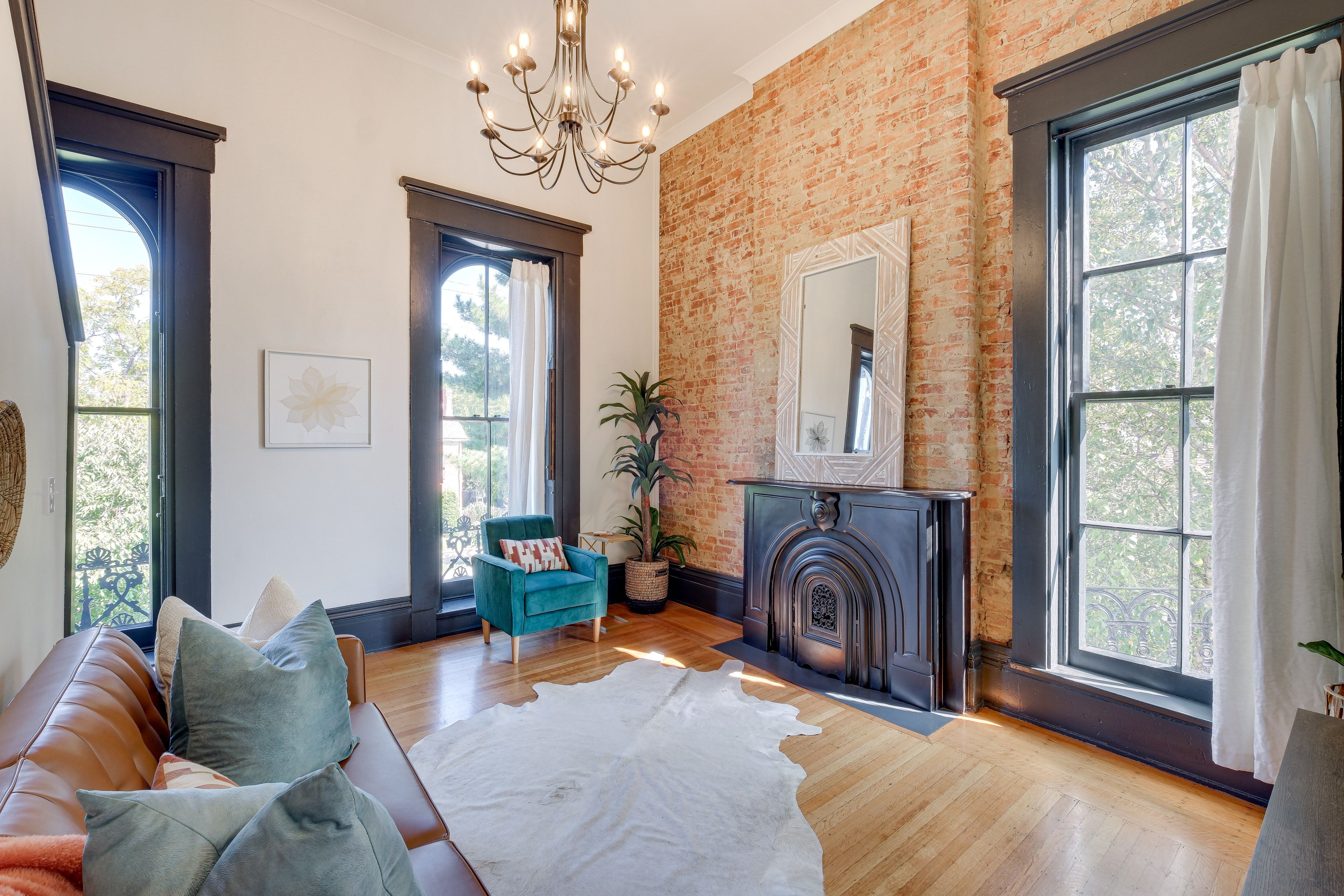 Living Area | Futon | Smart TV | Fireplace (Decorative)