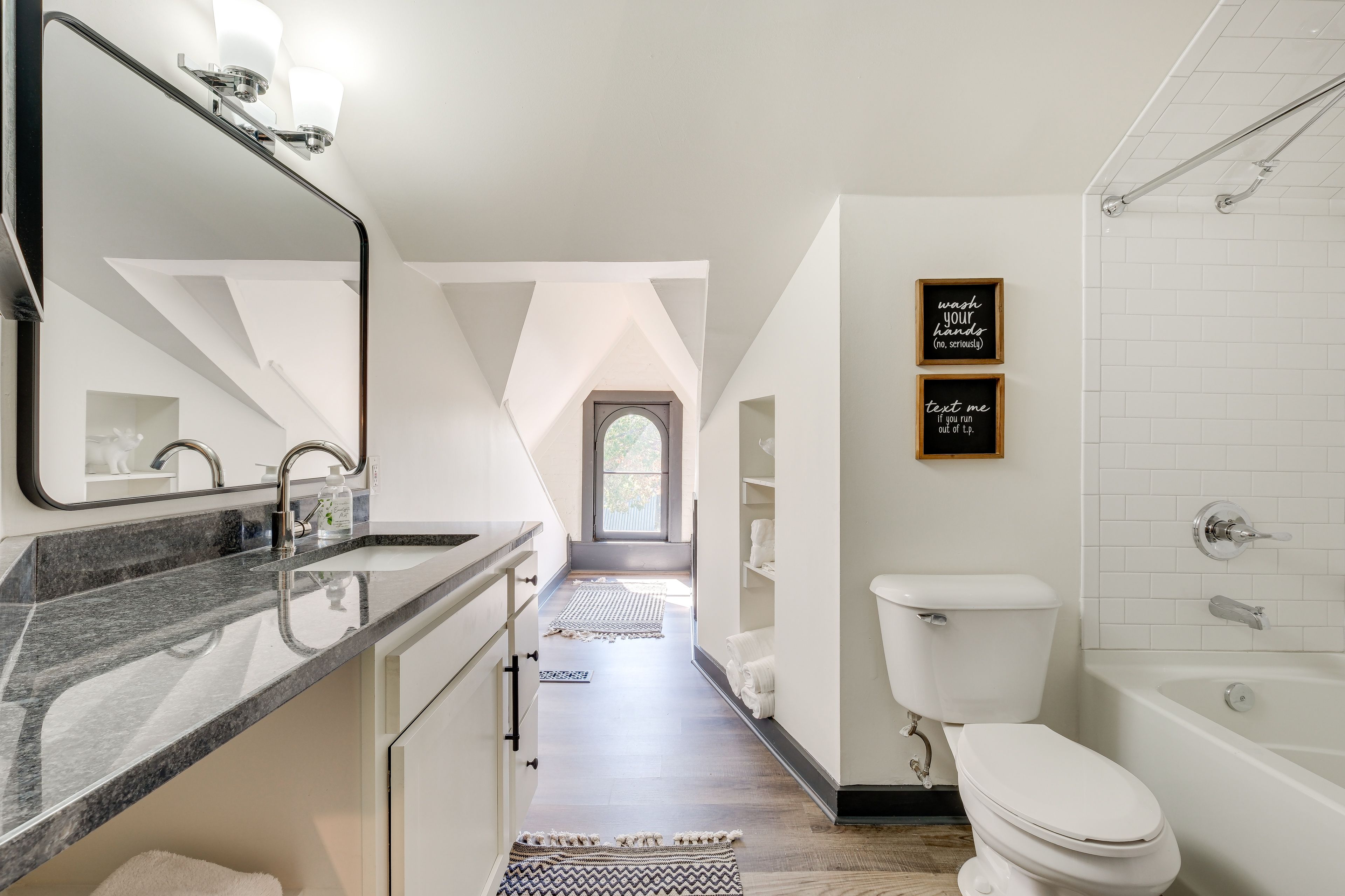 Full Bathroom | Complimentary Toiletries | Hair Dryer