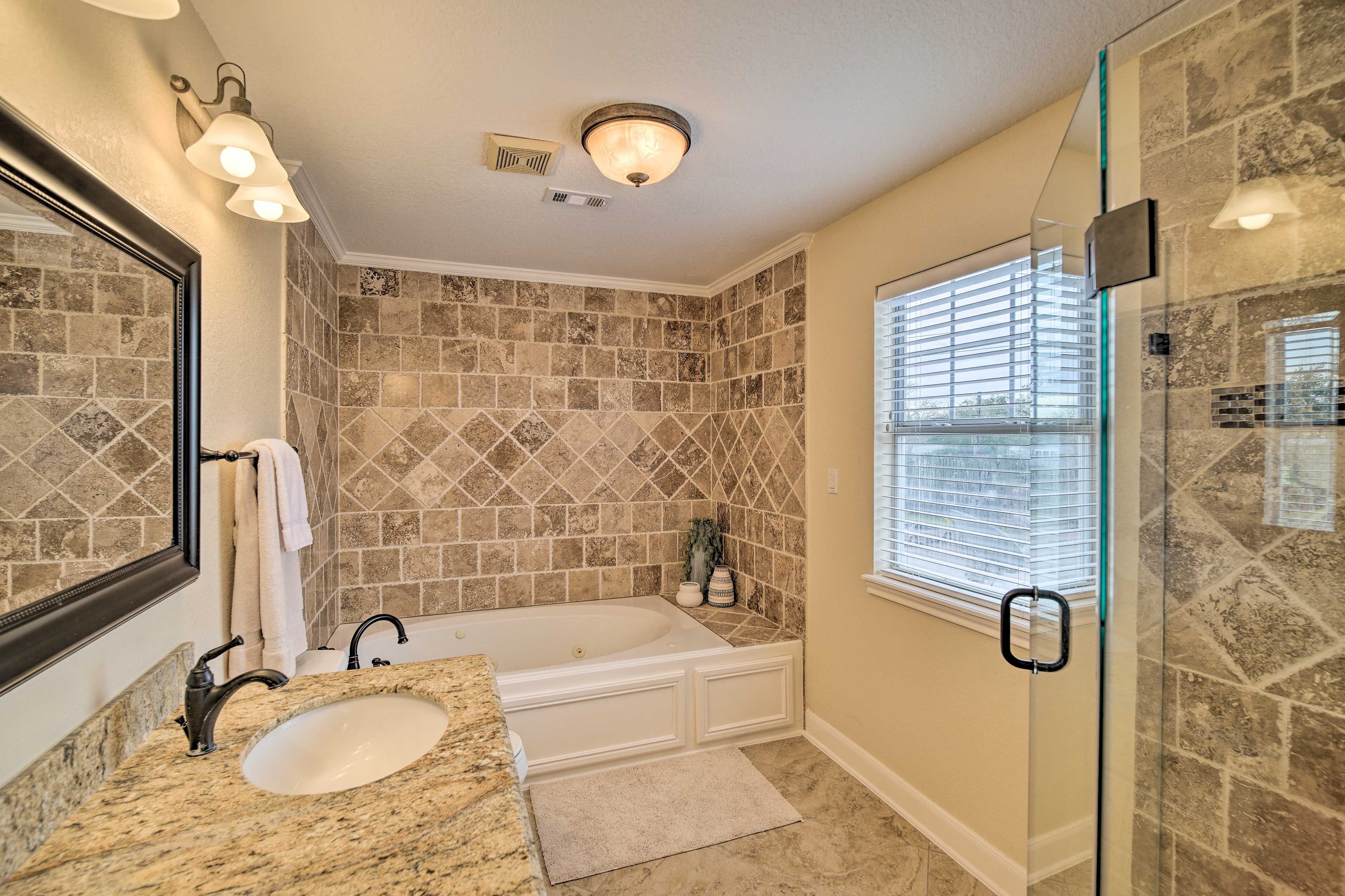 En-Suite Bathroom | Towels Provided | Jetted Tub