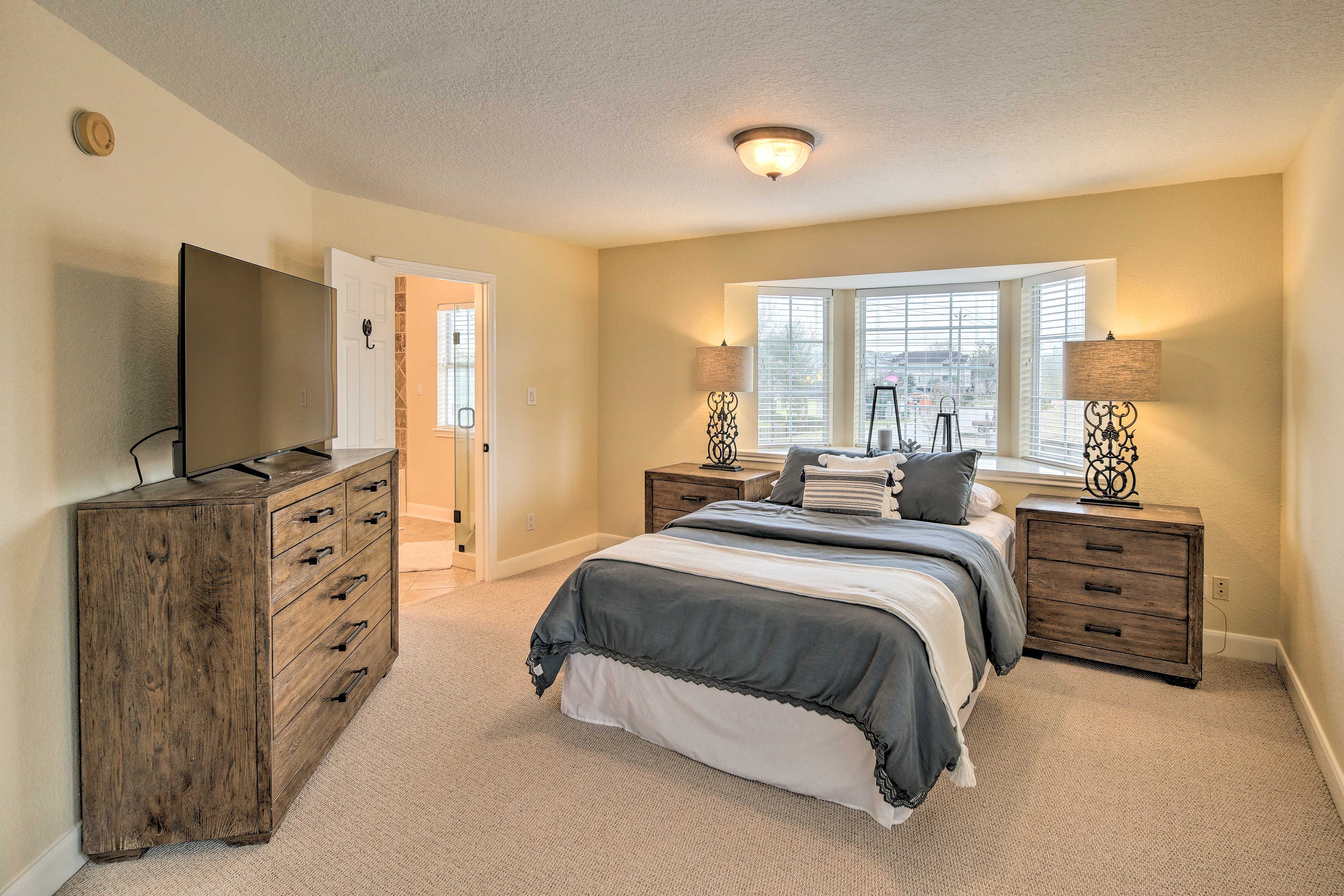 Bedroom 1 | Queen Bed | Linens Provided