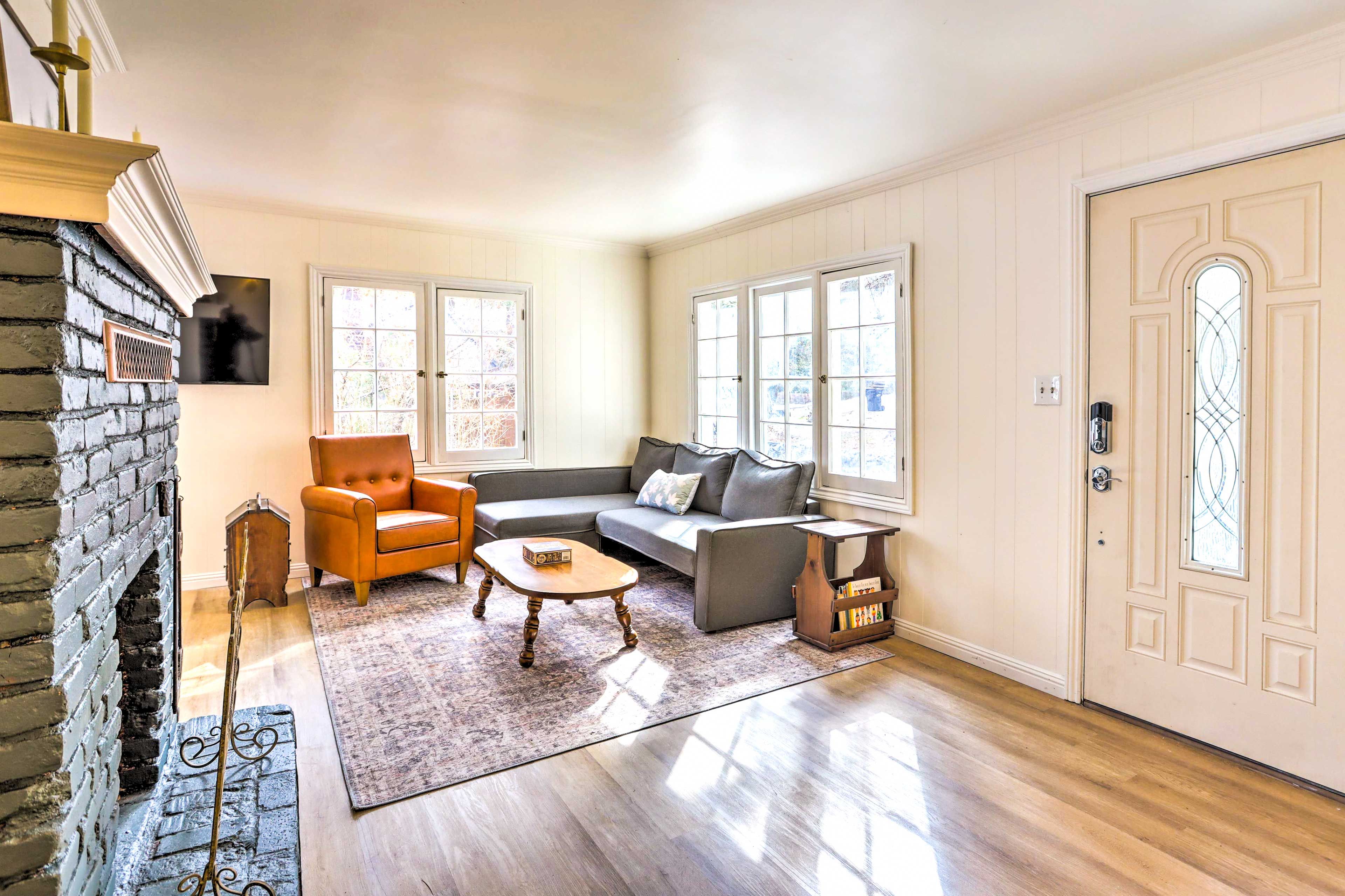 Living Room | Central Heating | Smart TV