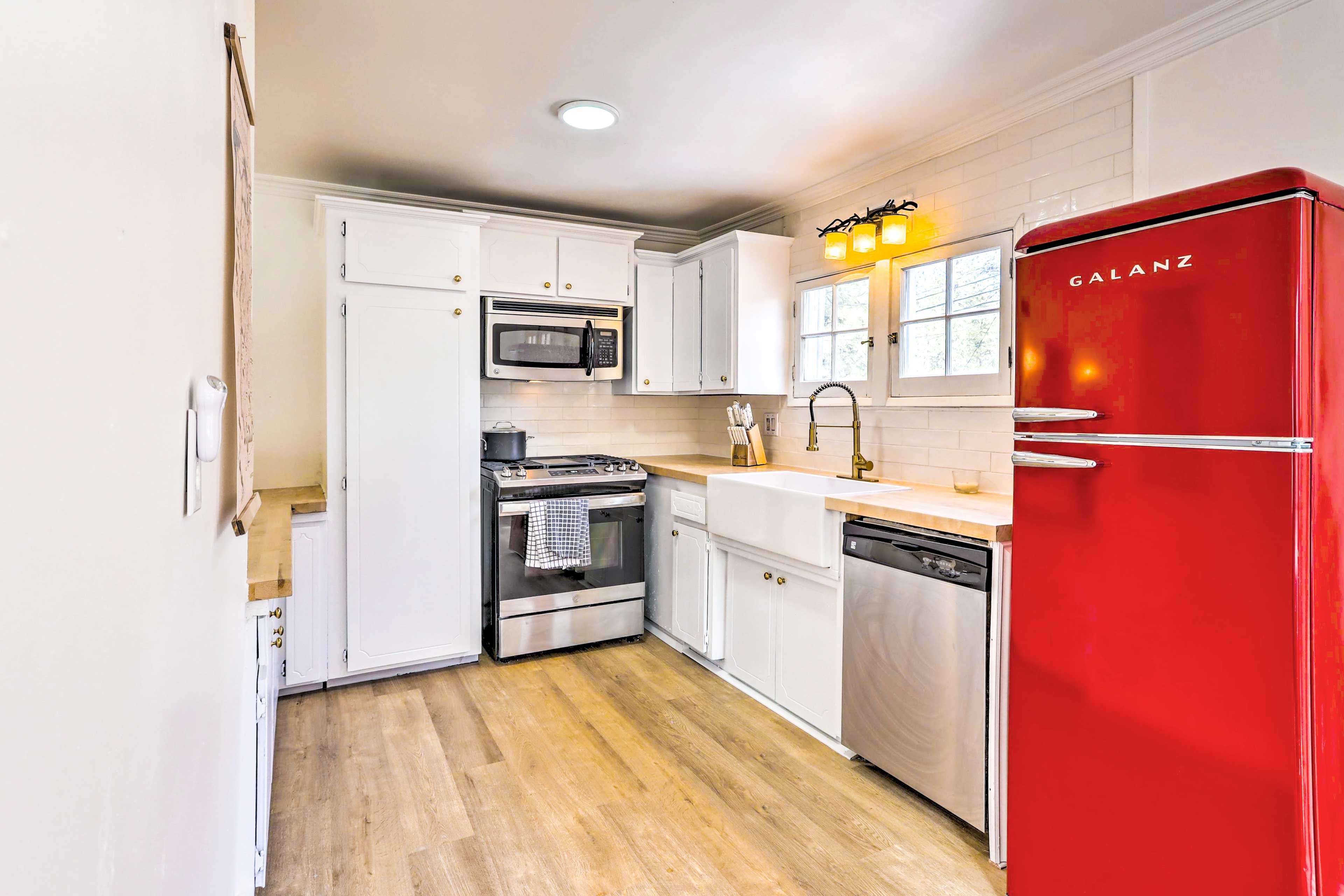 Kitchen | Drip Coffee Maker | Knife Set | Spices