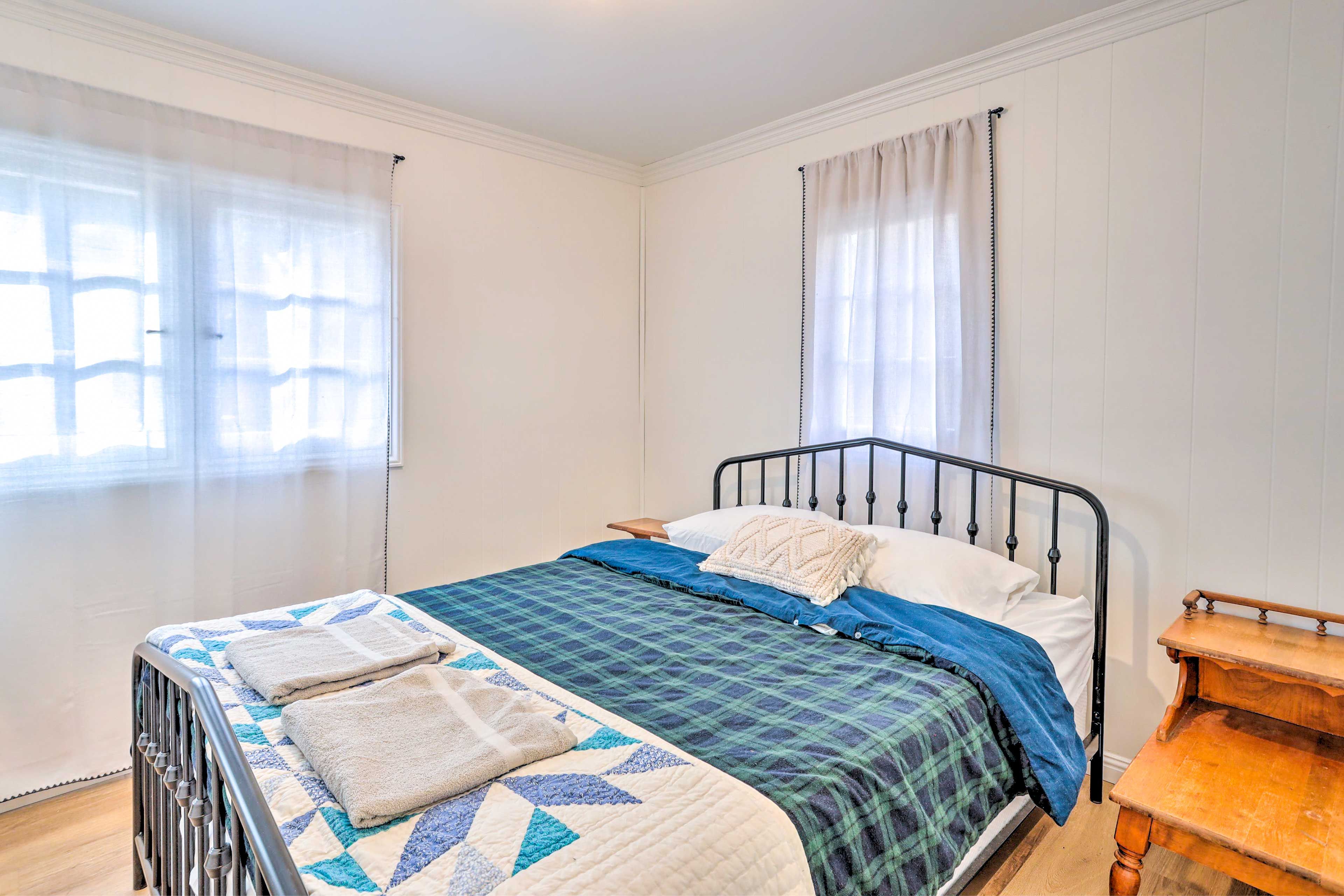 Bedroom 1 | Queen Bed | Main Floor | No Stairs to Access