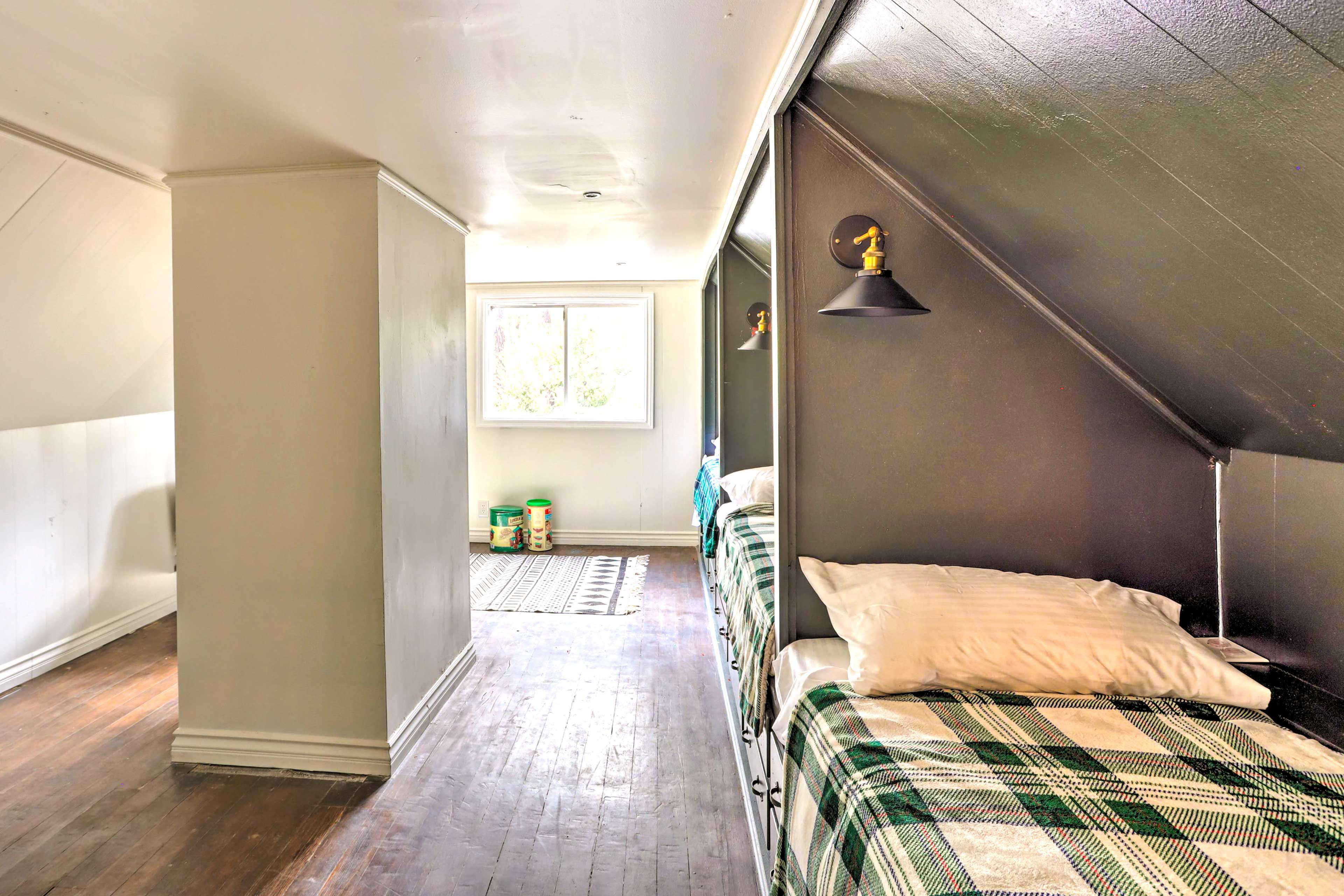 Bedroom 3 | 3 Twin Beds
