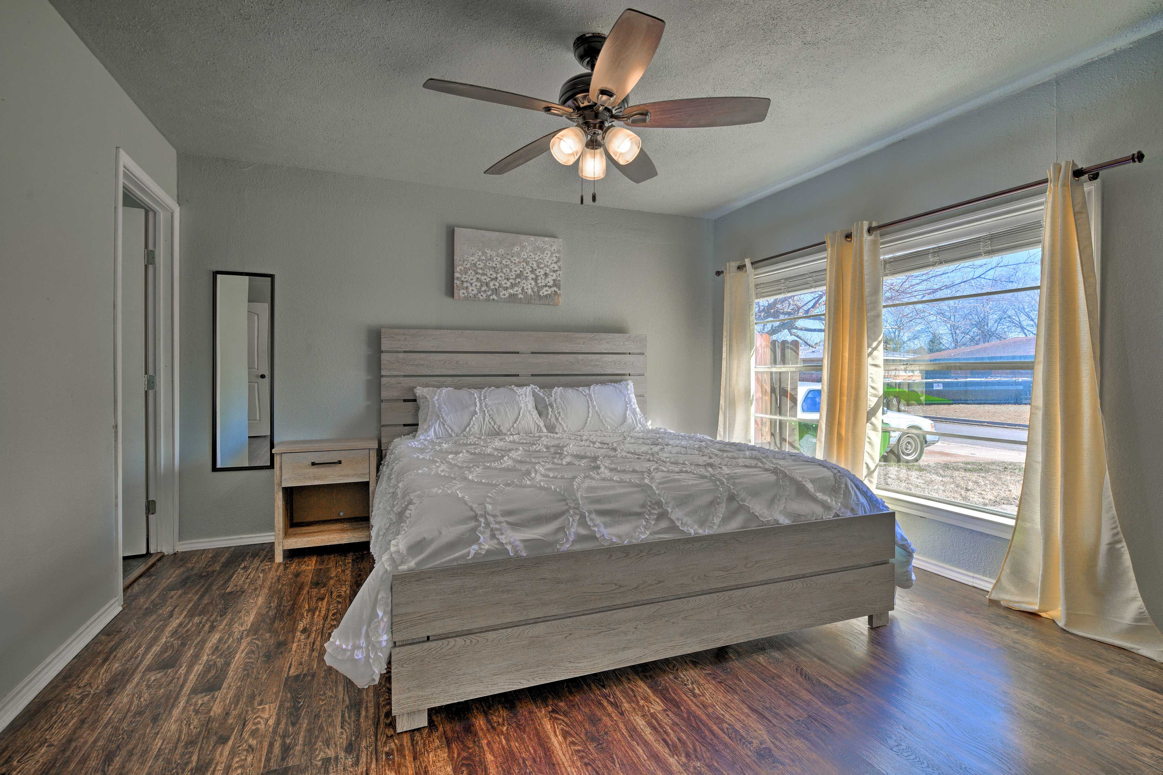 Bedroom 1 | King Bed | Linens Provided | En-Suite Bathroom