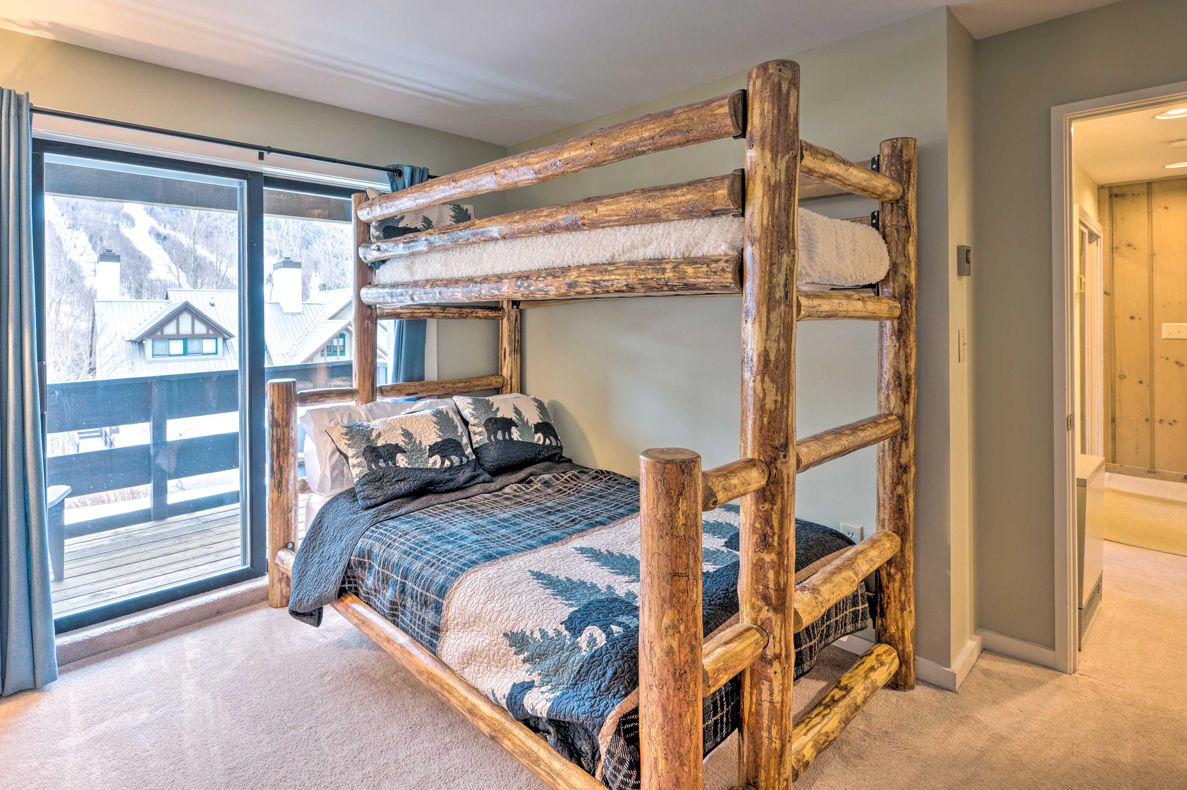 Bedroom 3 | Twin/Full Bunk Bed