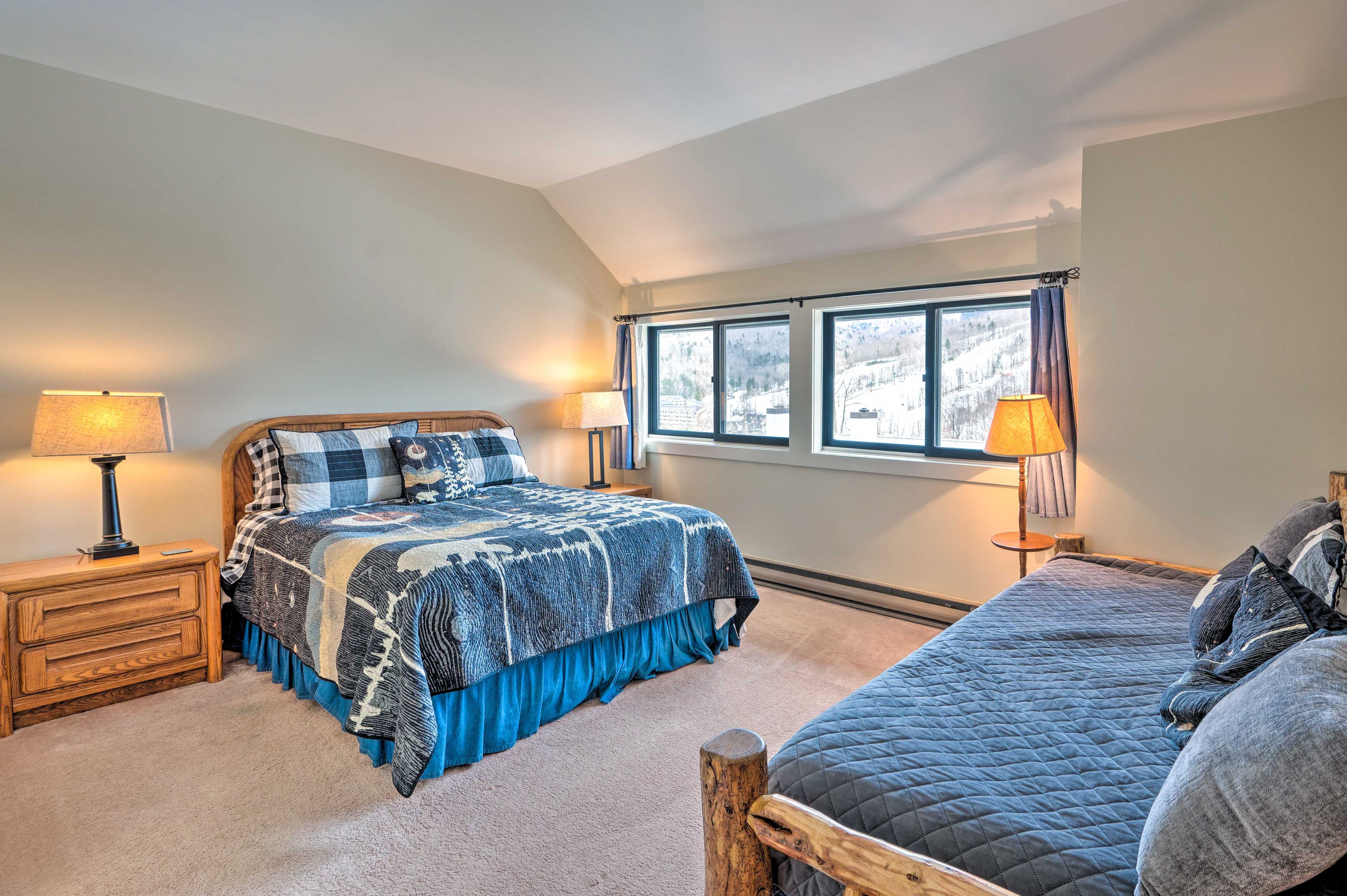 Bedroom 1 | Twin Daybed w/ Twin Trundle