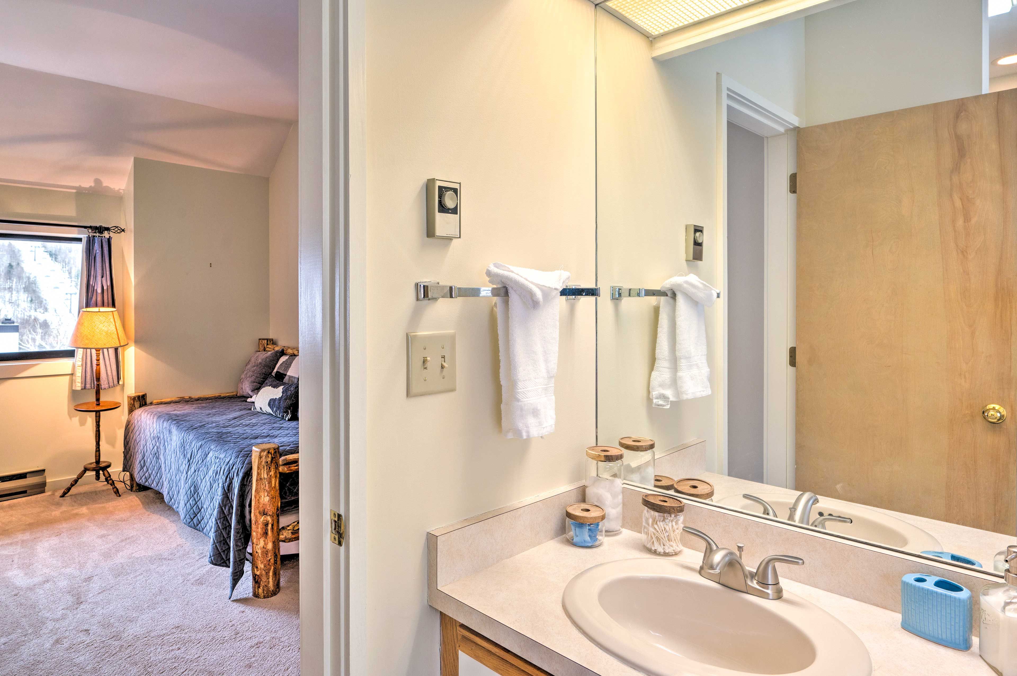 En-Suite Bathroom | Linens & Towels