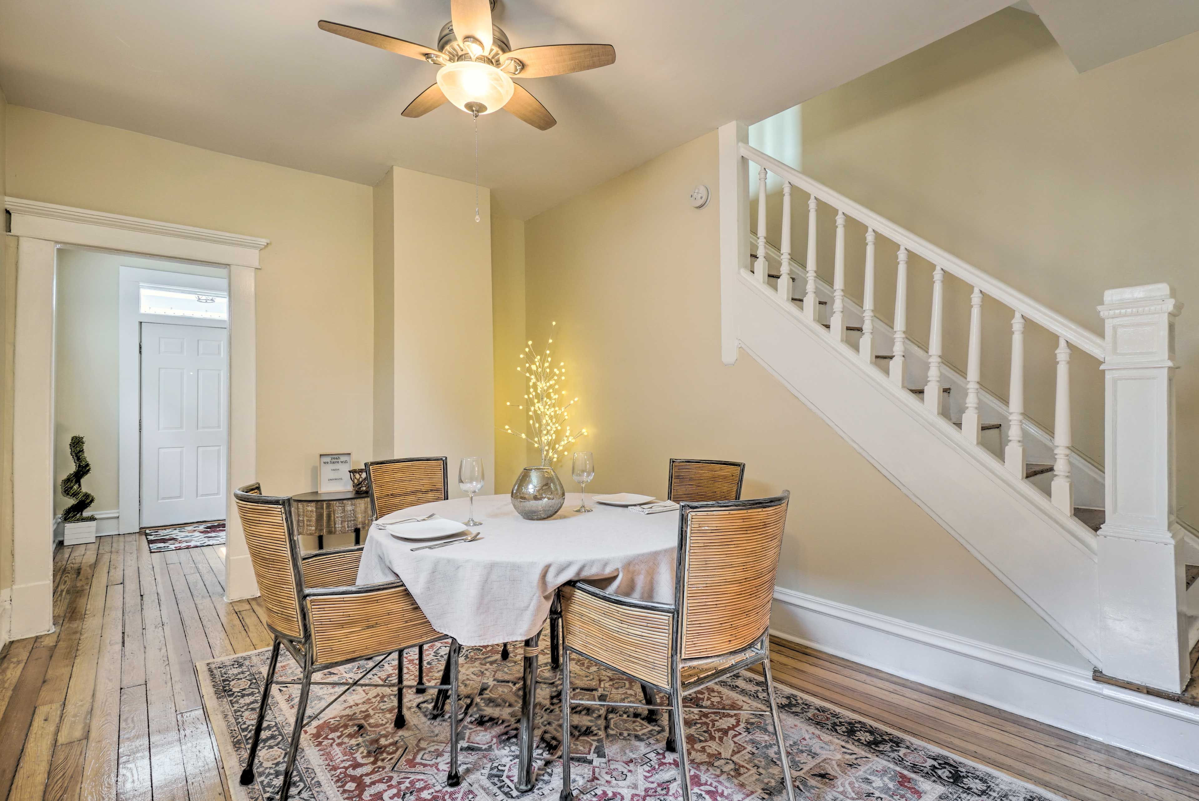 Dining Area | Dishware & Flatware Provided