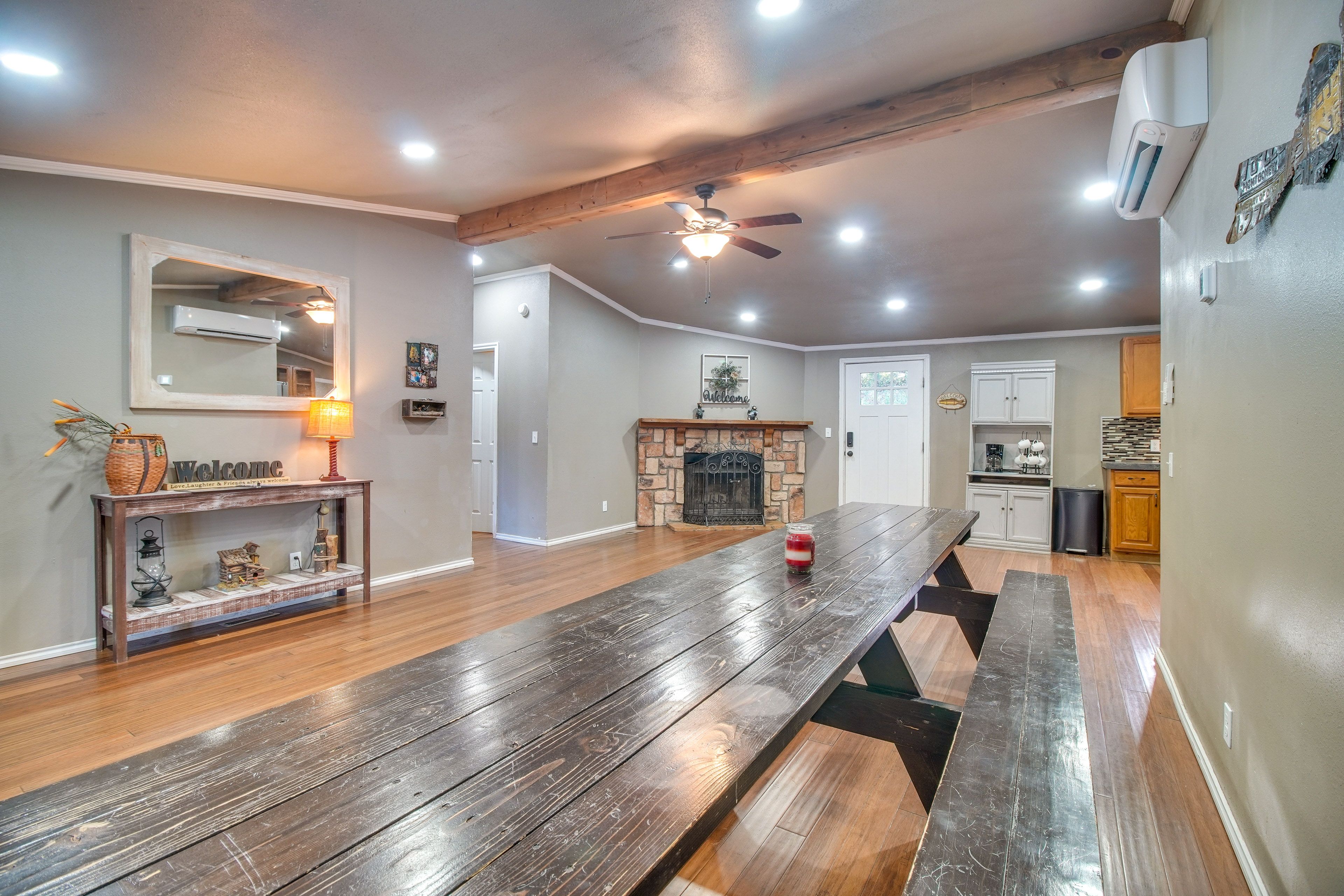 Dining Area | Dishes & Flatware Provided