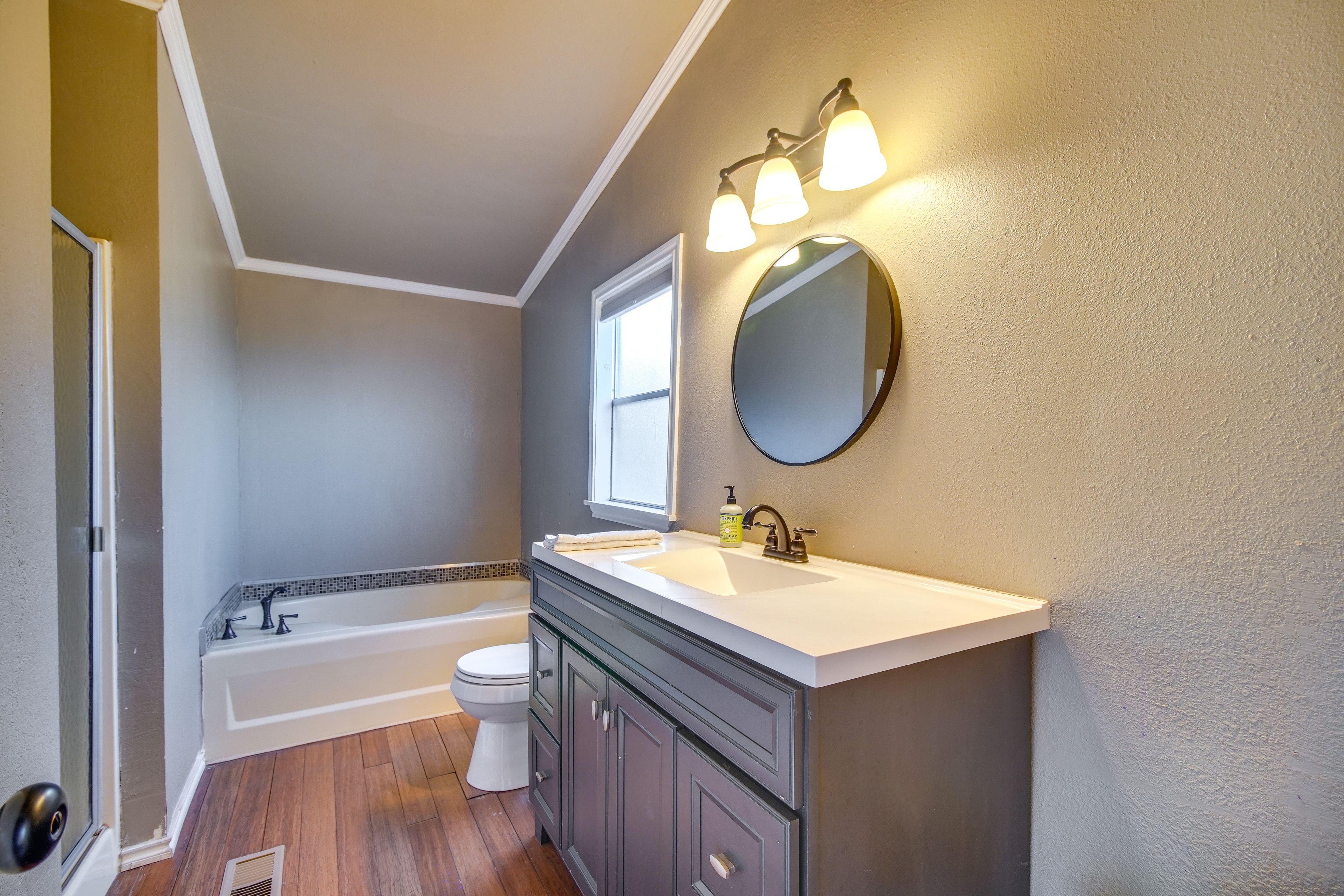 En-Suite Bathroom | Main Level | Complimentary Toiletries