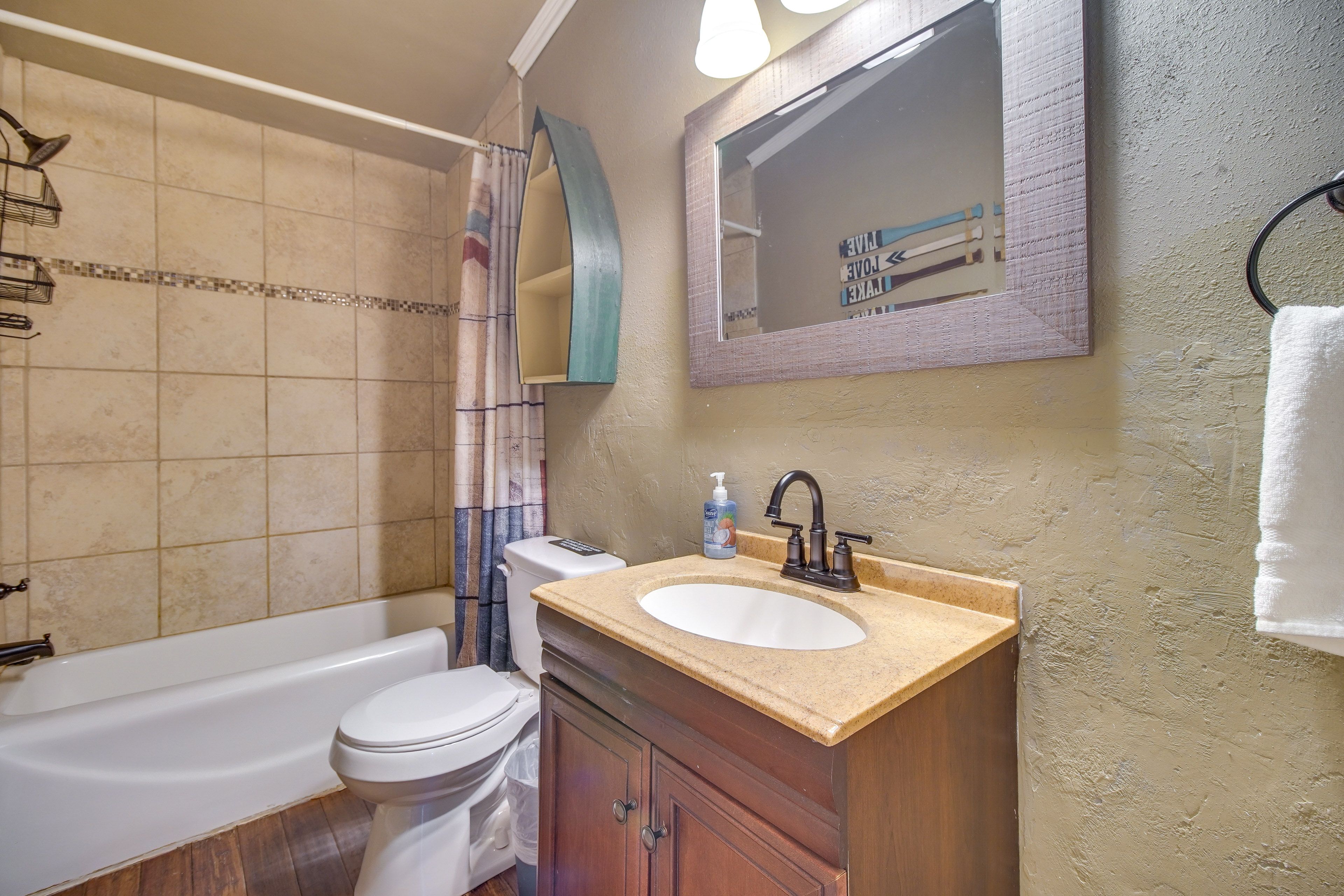 Full Bathroom | Main Level | Hair Dryer