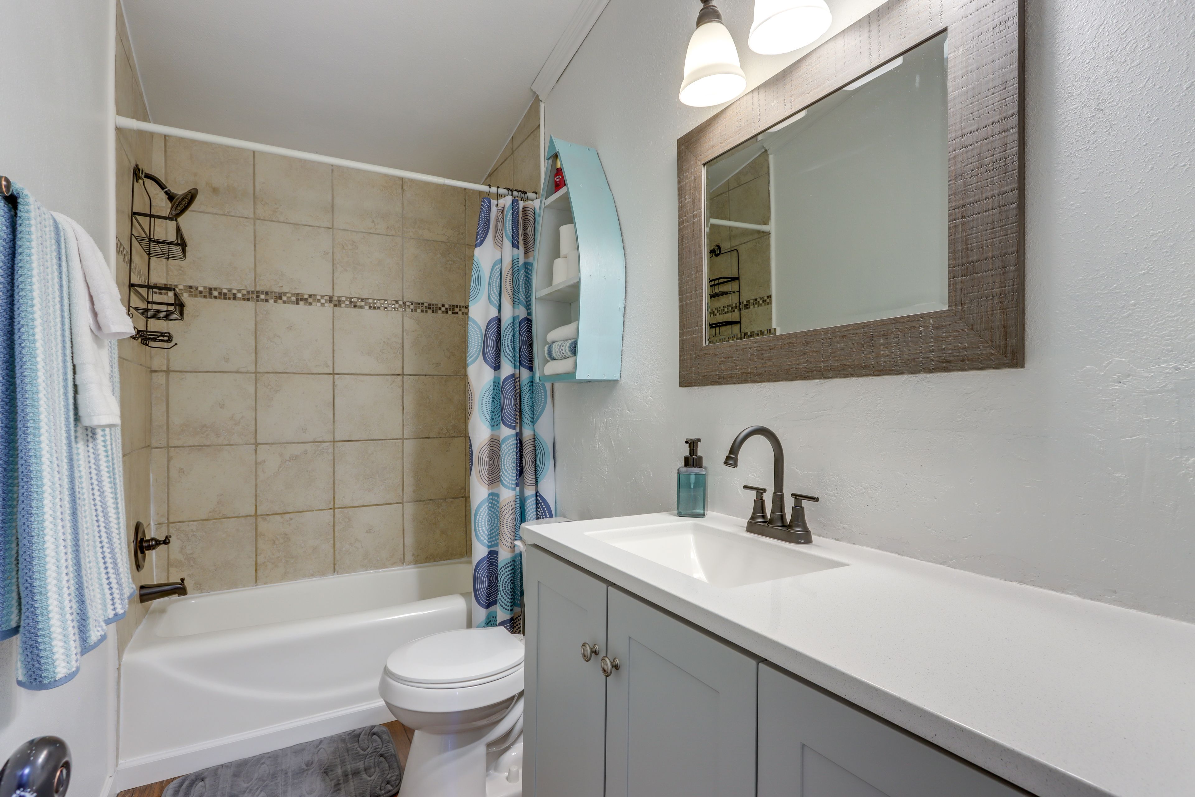 Full Bathroom | Main Level | Hair Dryer