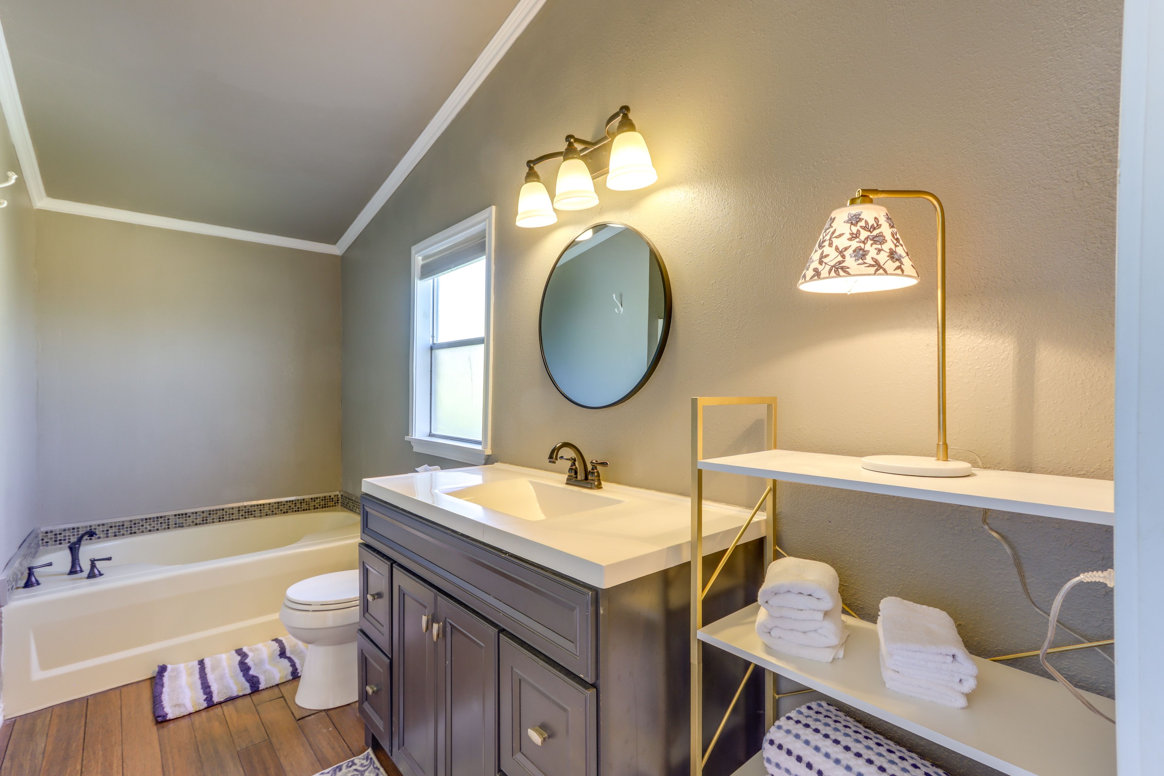En-Suite Bathroom | Main Level | Complimentary Toiletries
