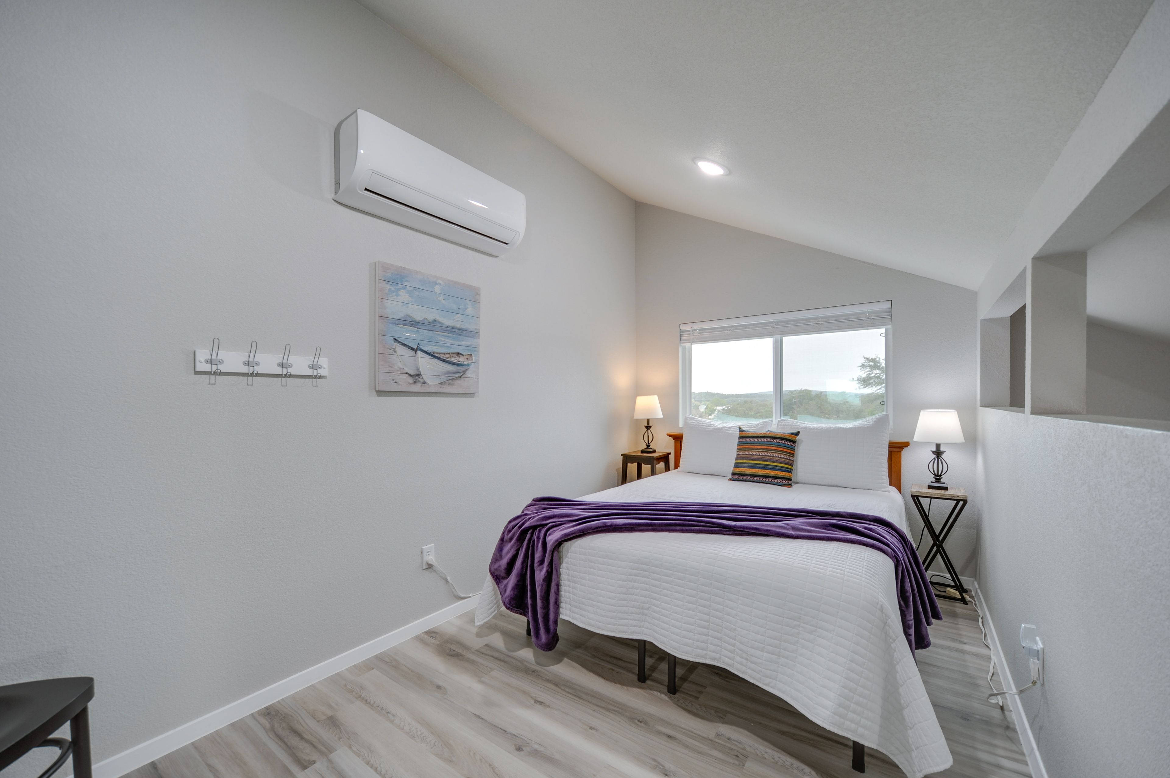 Loft | Queen Bed