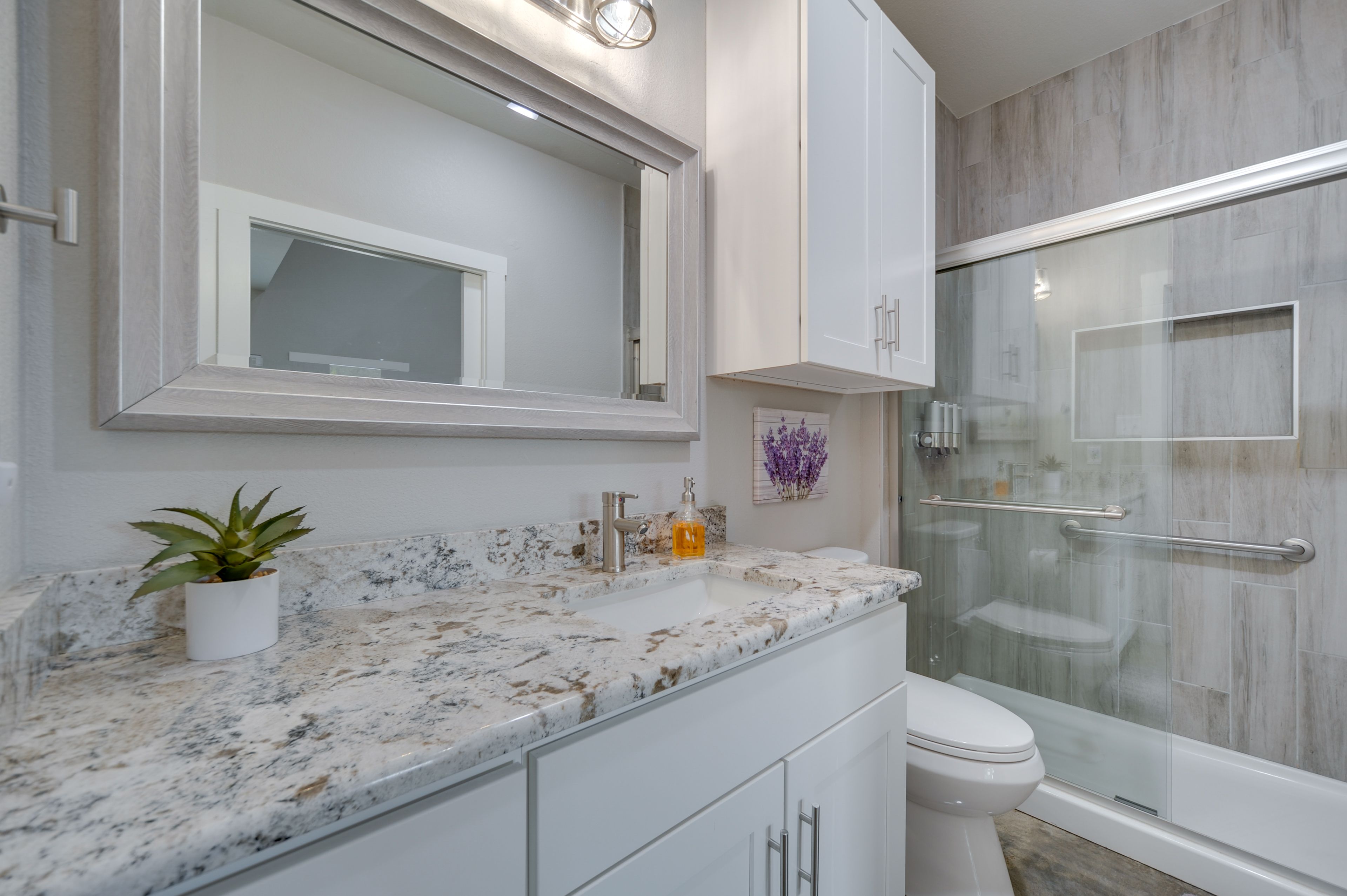 Bathroom | Complimentary Toiletries | Towels Provided