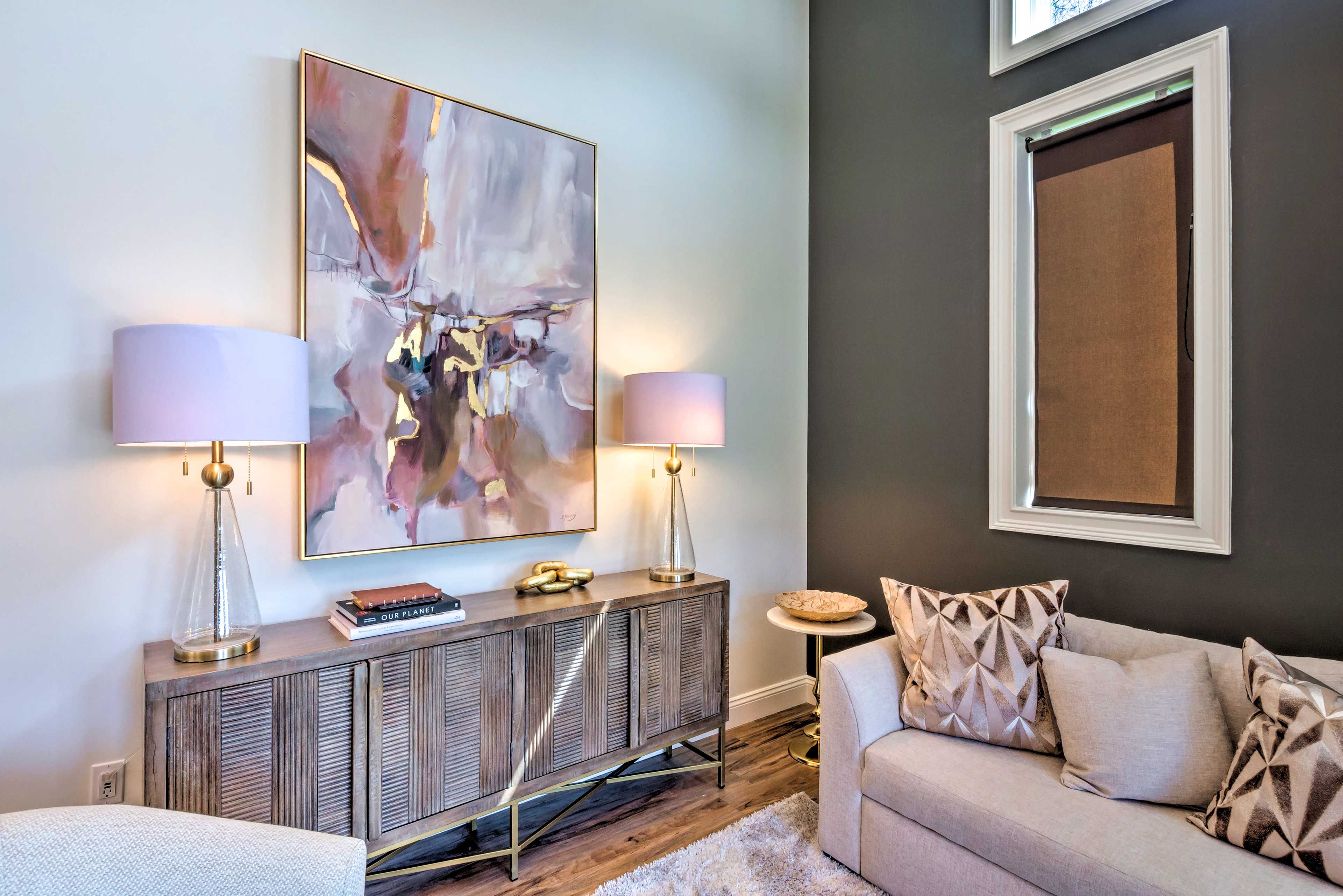 Living Room | Free WiFi | Queen Sleeper Sofa