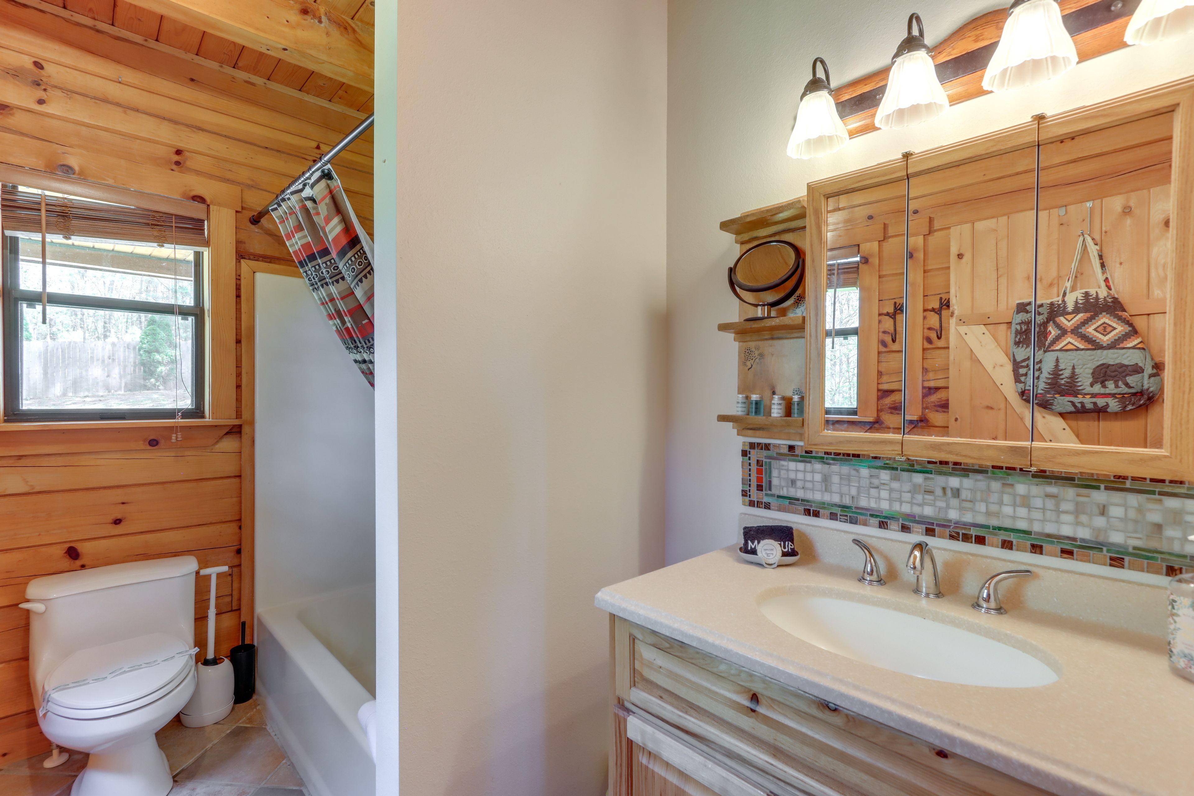 En-Suite Bathroom | Towels & Linens Provided