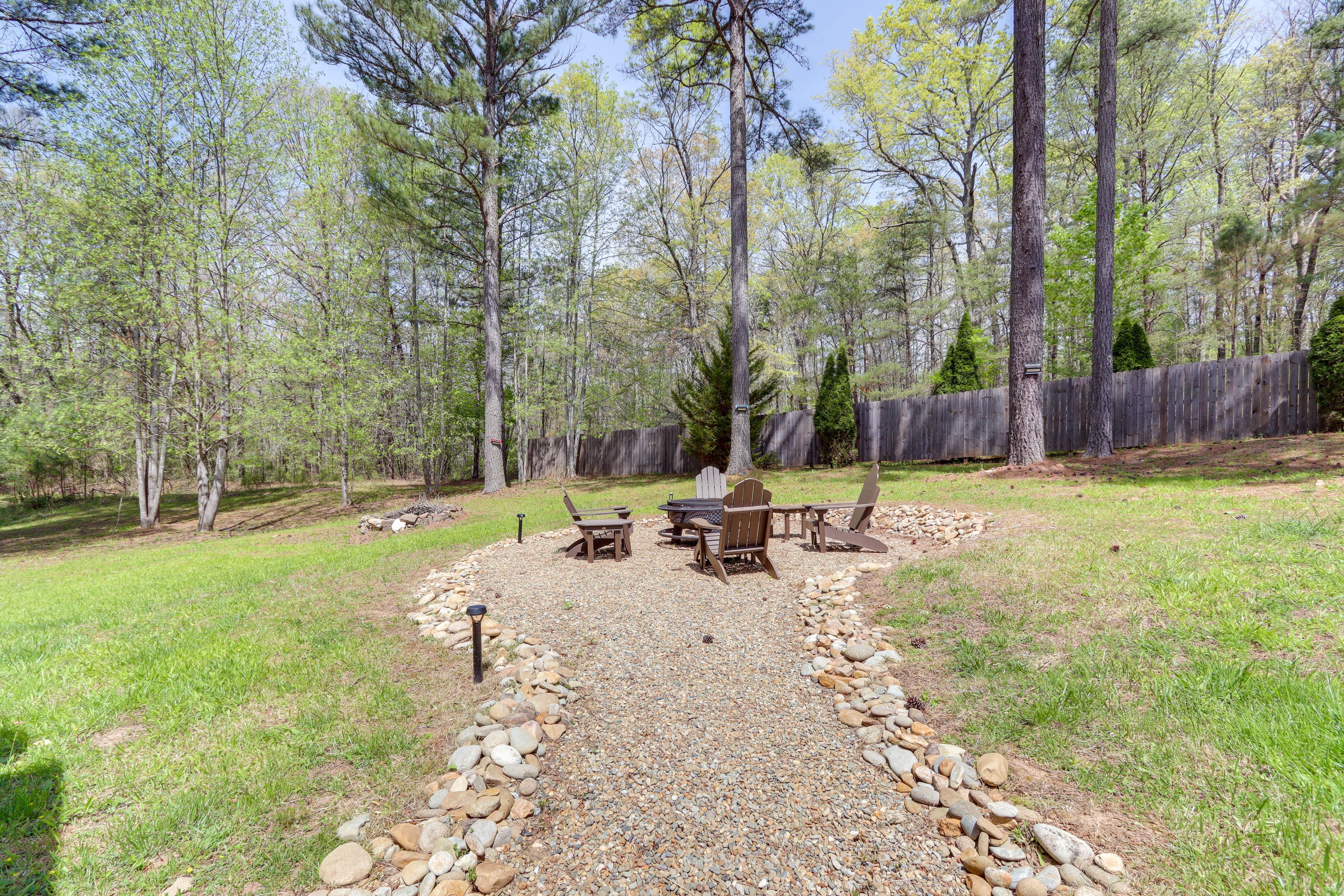 Cabin Exterior | Fire Pit
