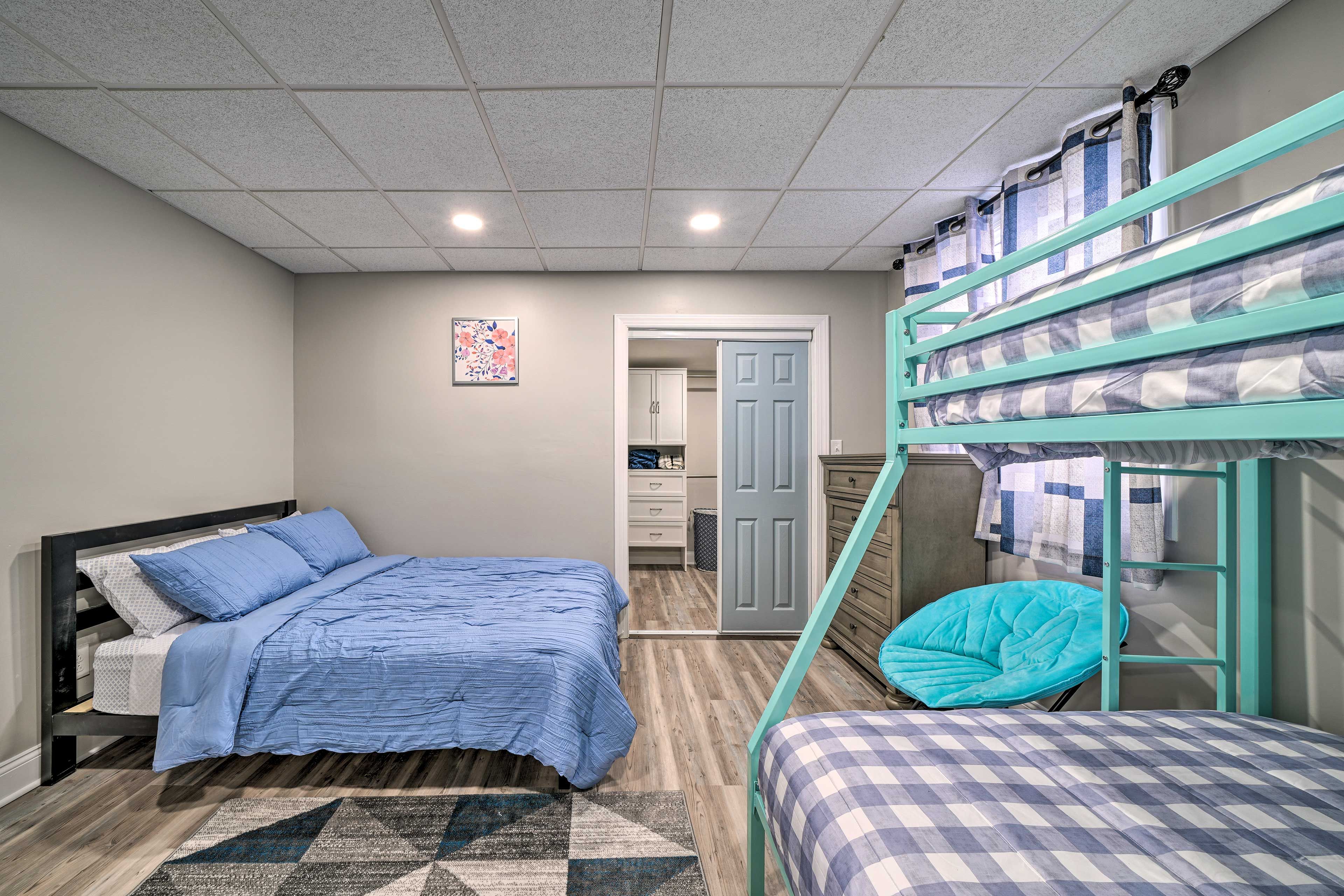 Bedroom 2 | Full Bed | Twin/Full Bed | 1st Floor