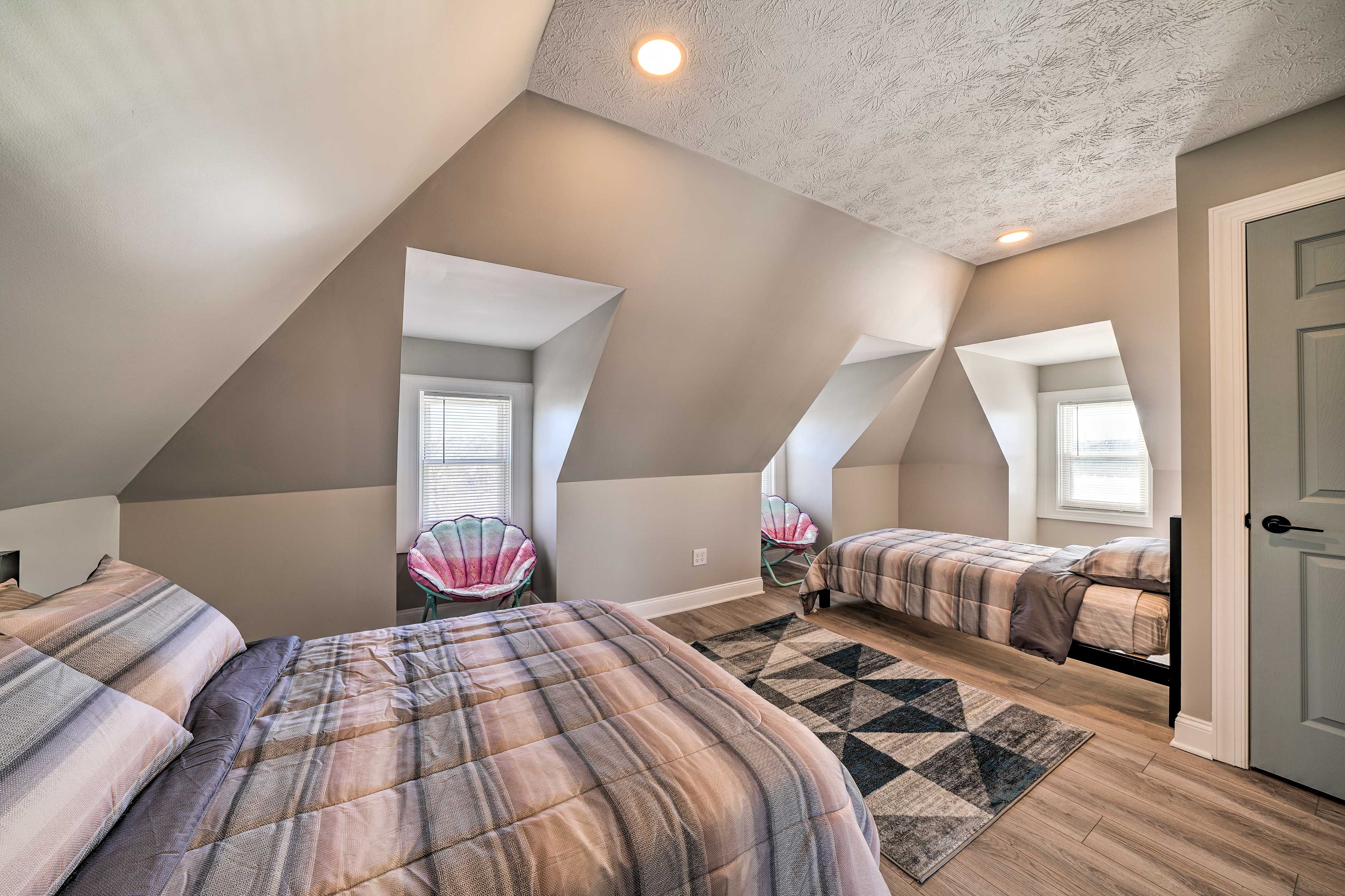 Bedroom 2 | Full Bed | Twin Bed | Top Floor