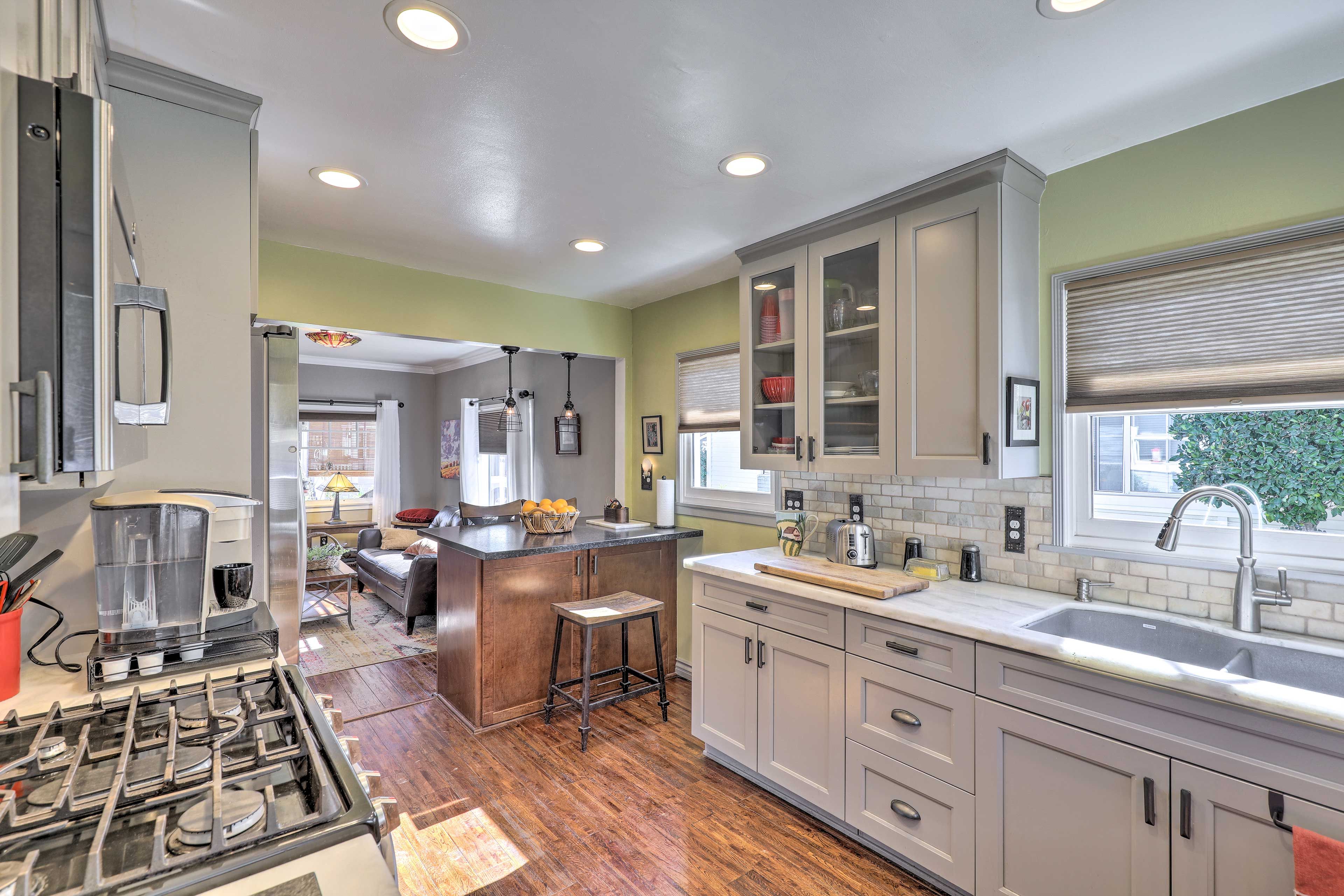 Kitchen | Keurig Coffee Maker | Toaster | Hot Water Pot