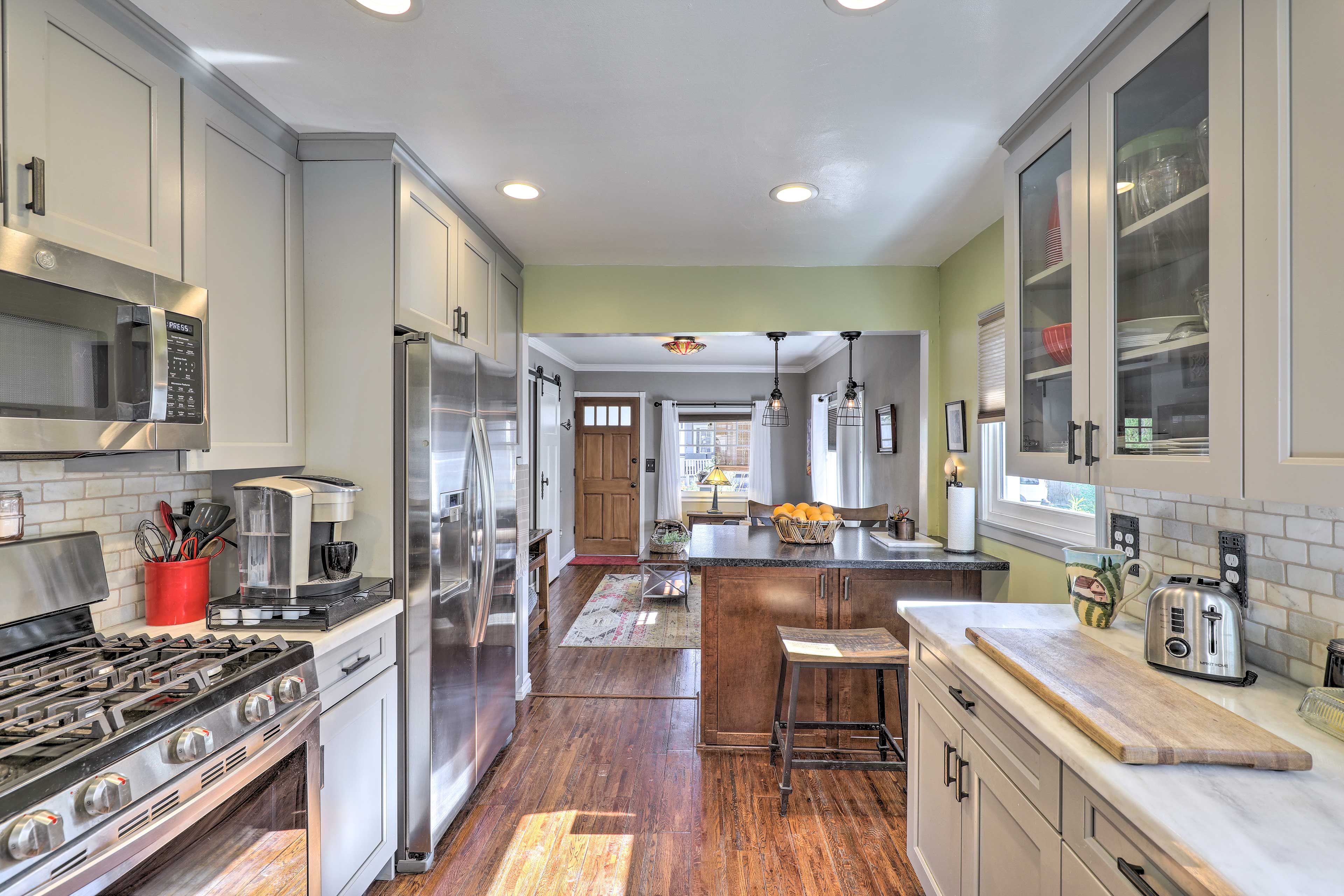 Kitchen | Fully Equipped | Cooking Basics | Breakfast Bar | Dishware/Flatware