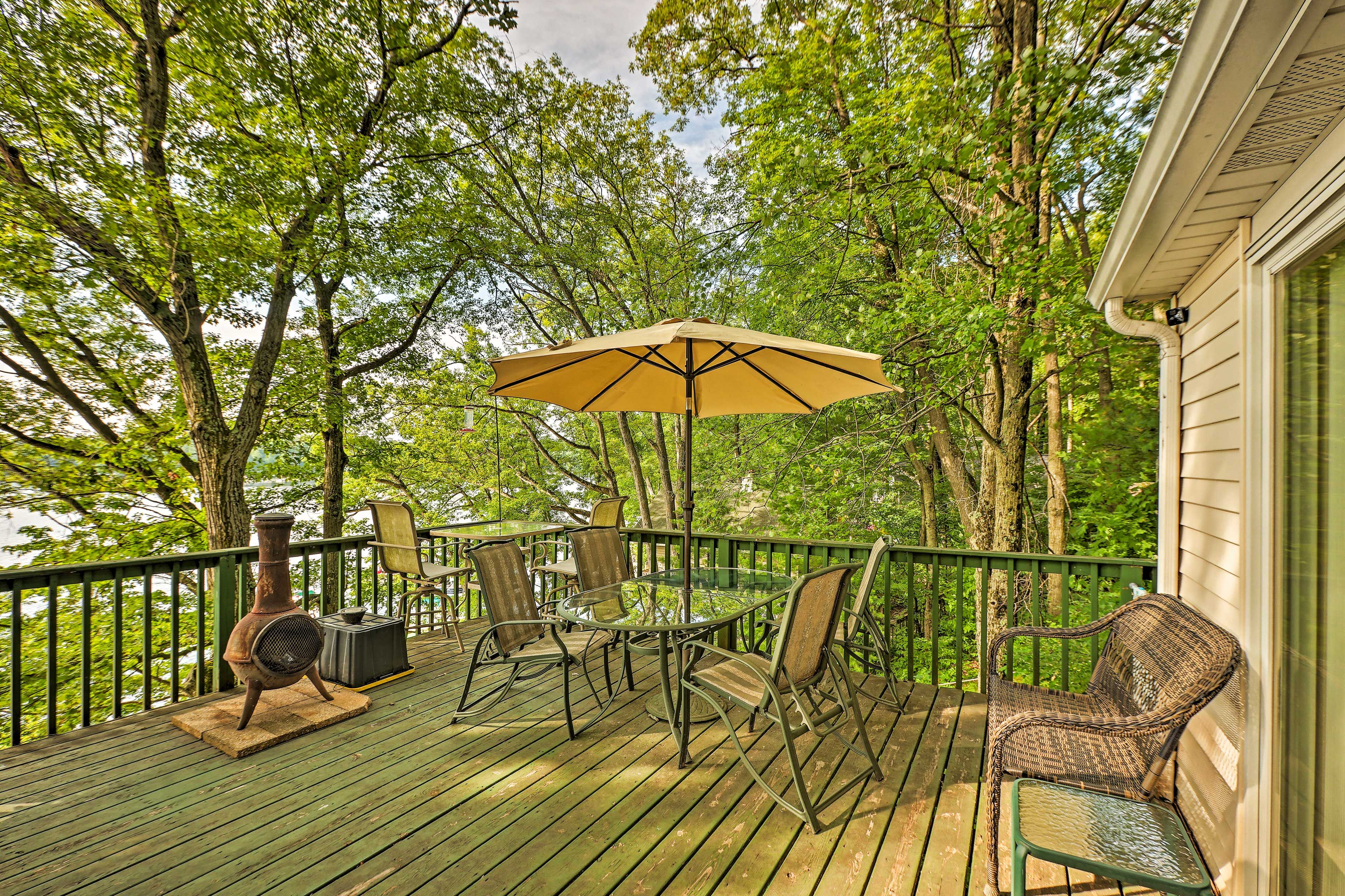 2 Decks | Gas Grill | 2 Fire Pits (Wood Provided)
