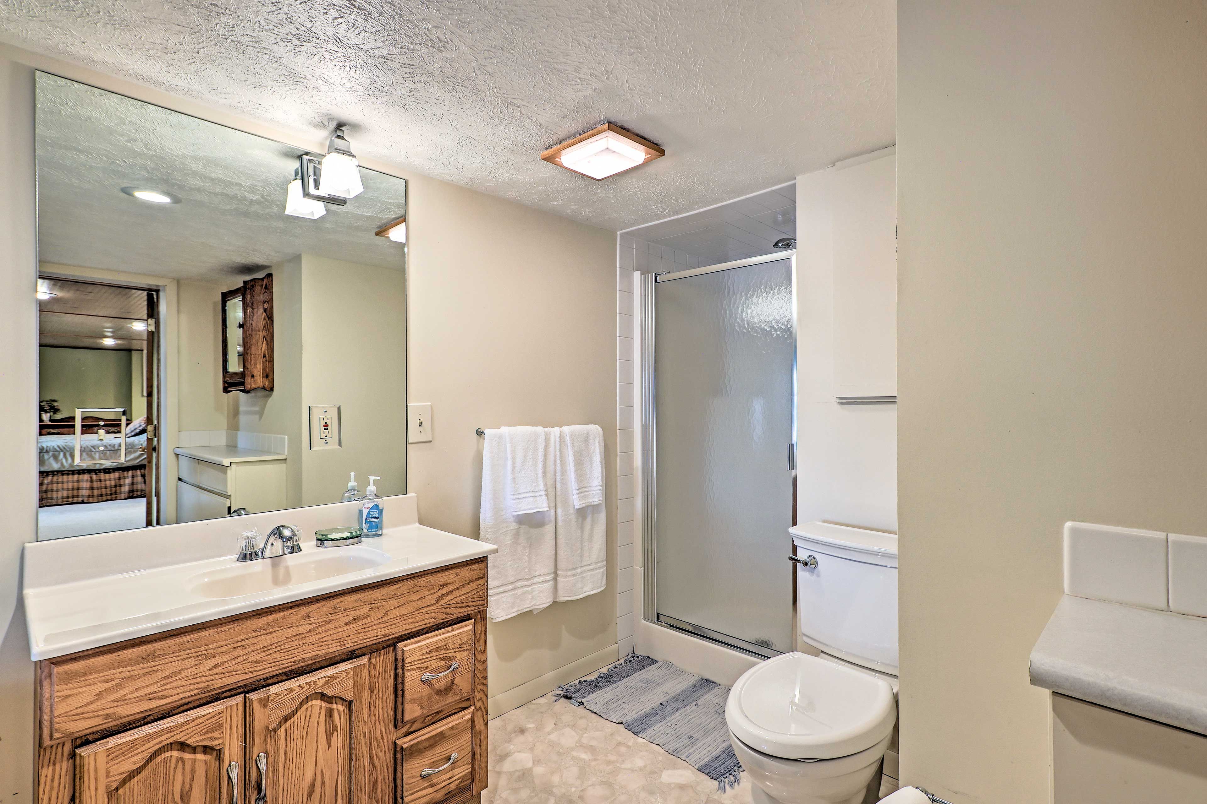 En-Suite Bathroom | Towels Provided
