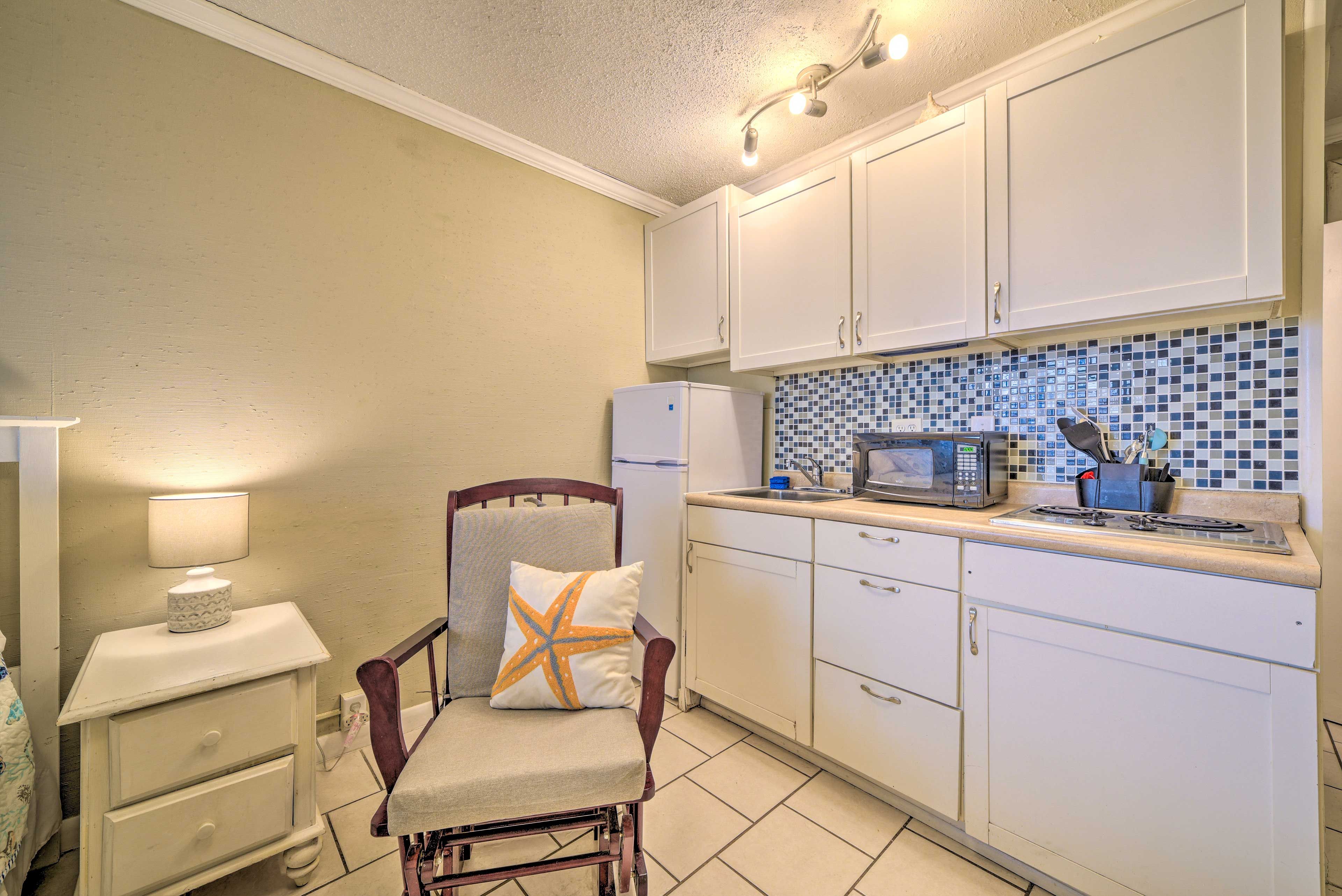 Kitchenette | Well-Equipped | Cooking Basics | Dishware & Flatware
