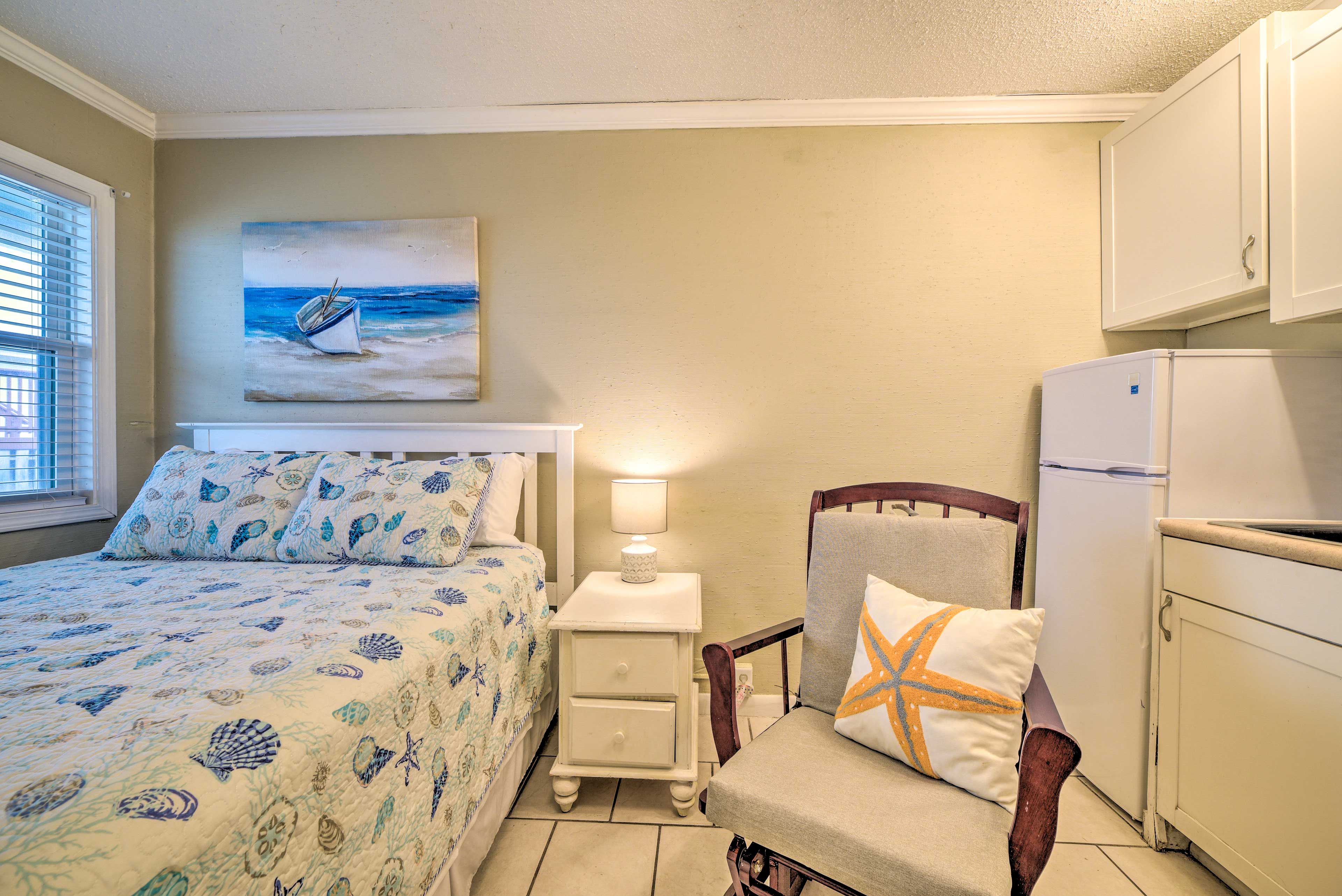 Panama City Beach Vacation Rental | Studio | 1BA | 1 Step to Access | 430 Sq Ft