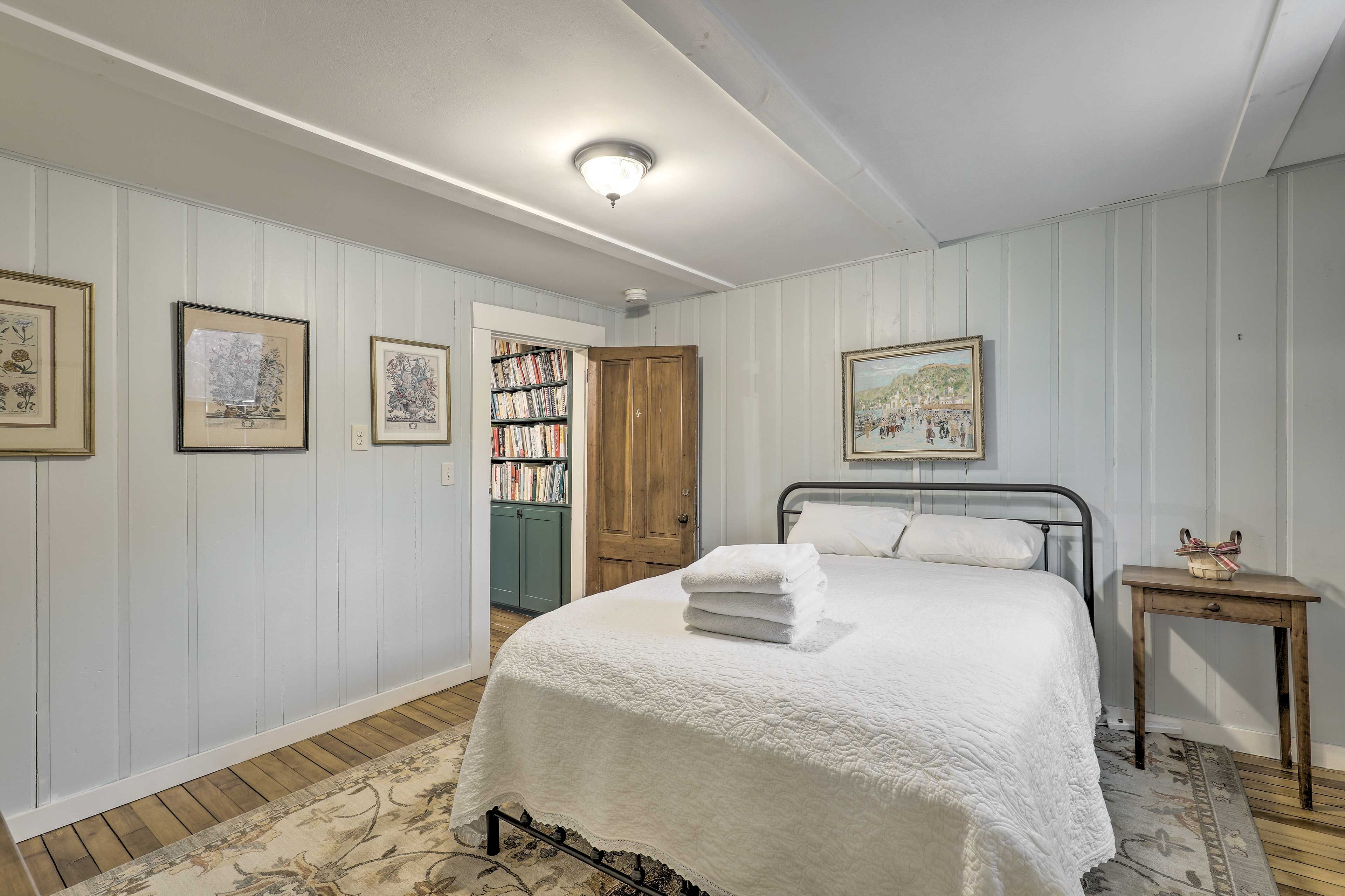 Bedroom 2 | King Bed (Can Split Into 2 Twin Beds Upon Request)