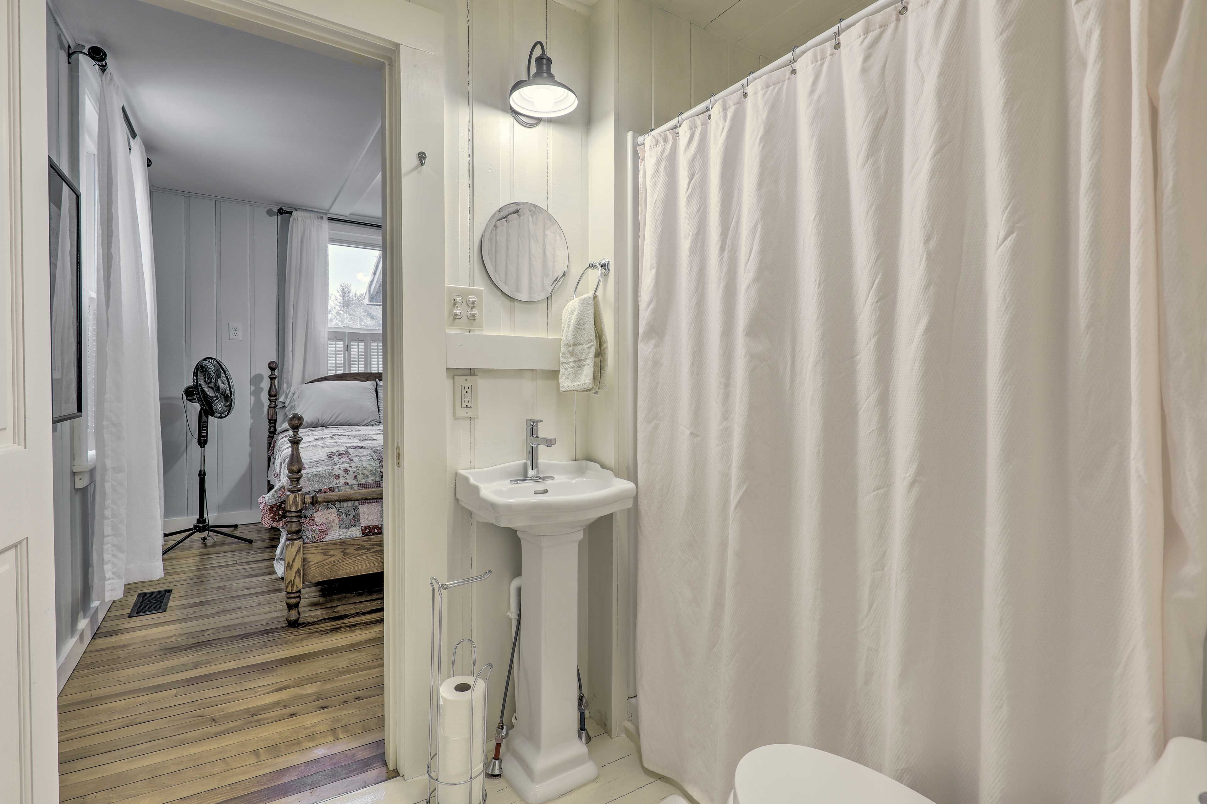 Full En-Suite Bathroom