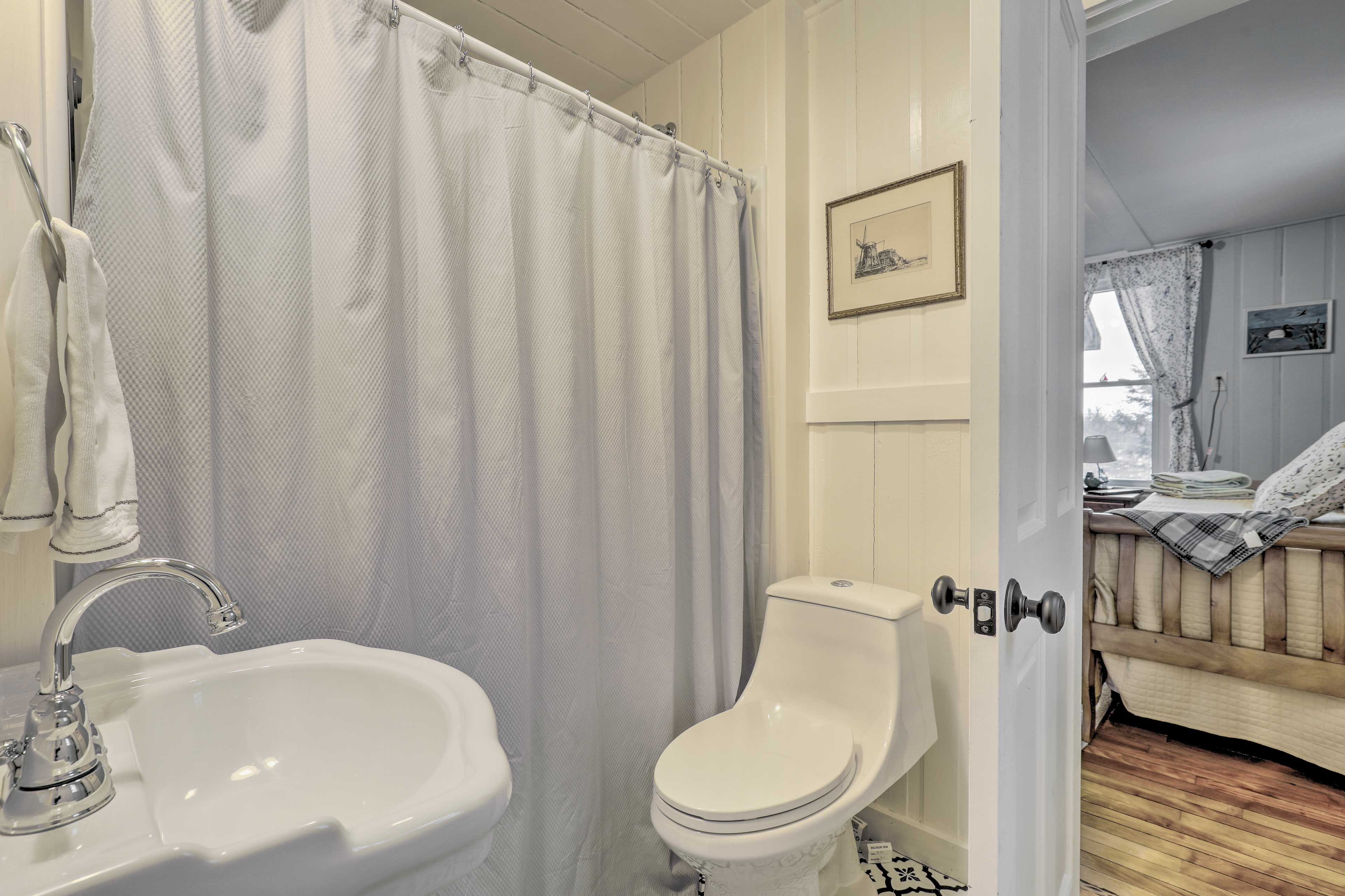 Full En-Suite Bathroom