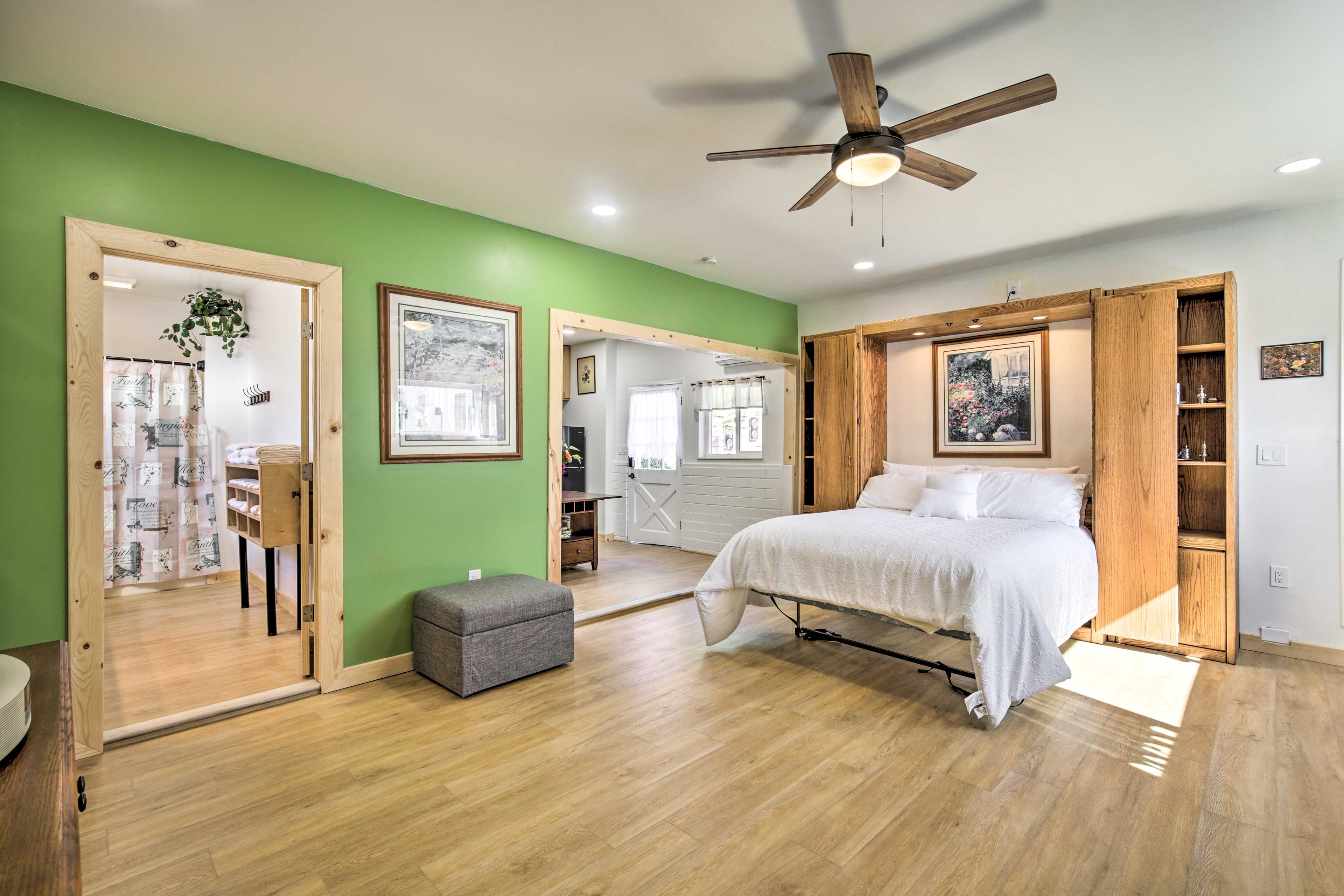 Studio | Queen Murphy Bed