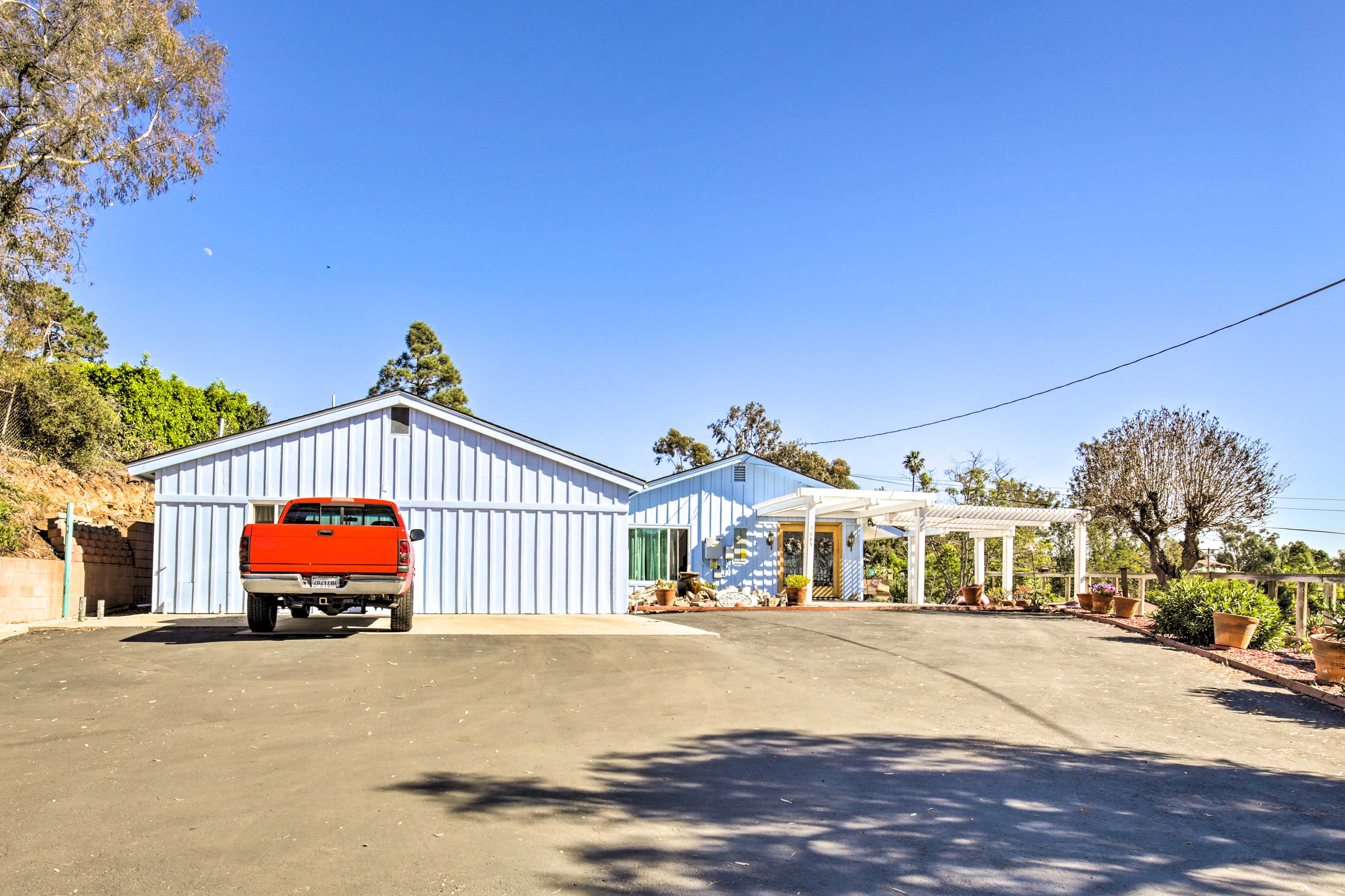 Parking | Driveway (2 Vehicles) | RV/Trailer Parking